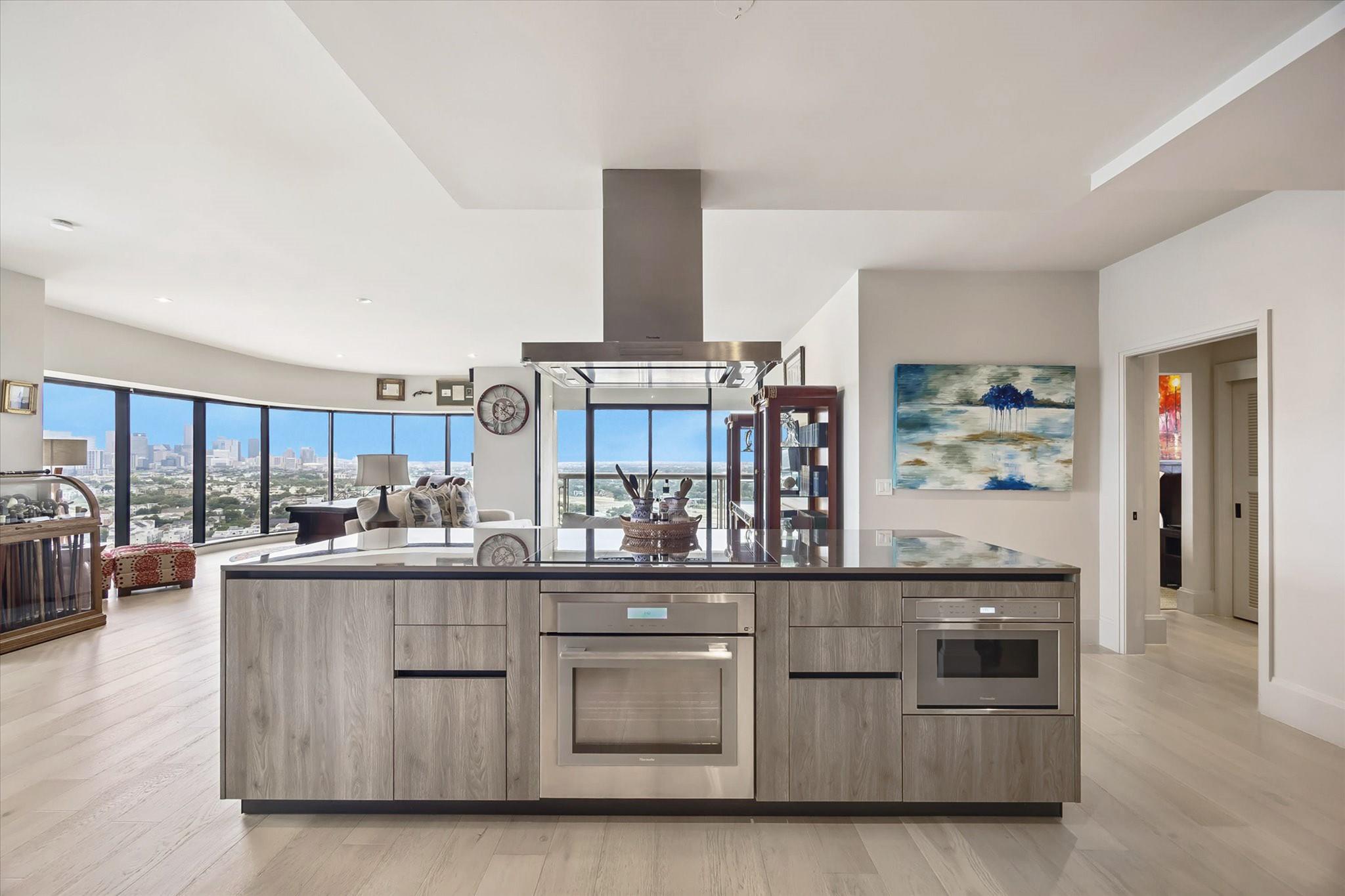 1701 Hermann Drive Unit: 22CE