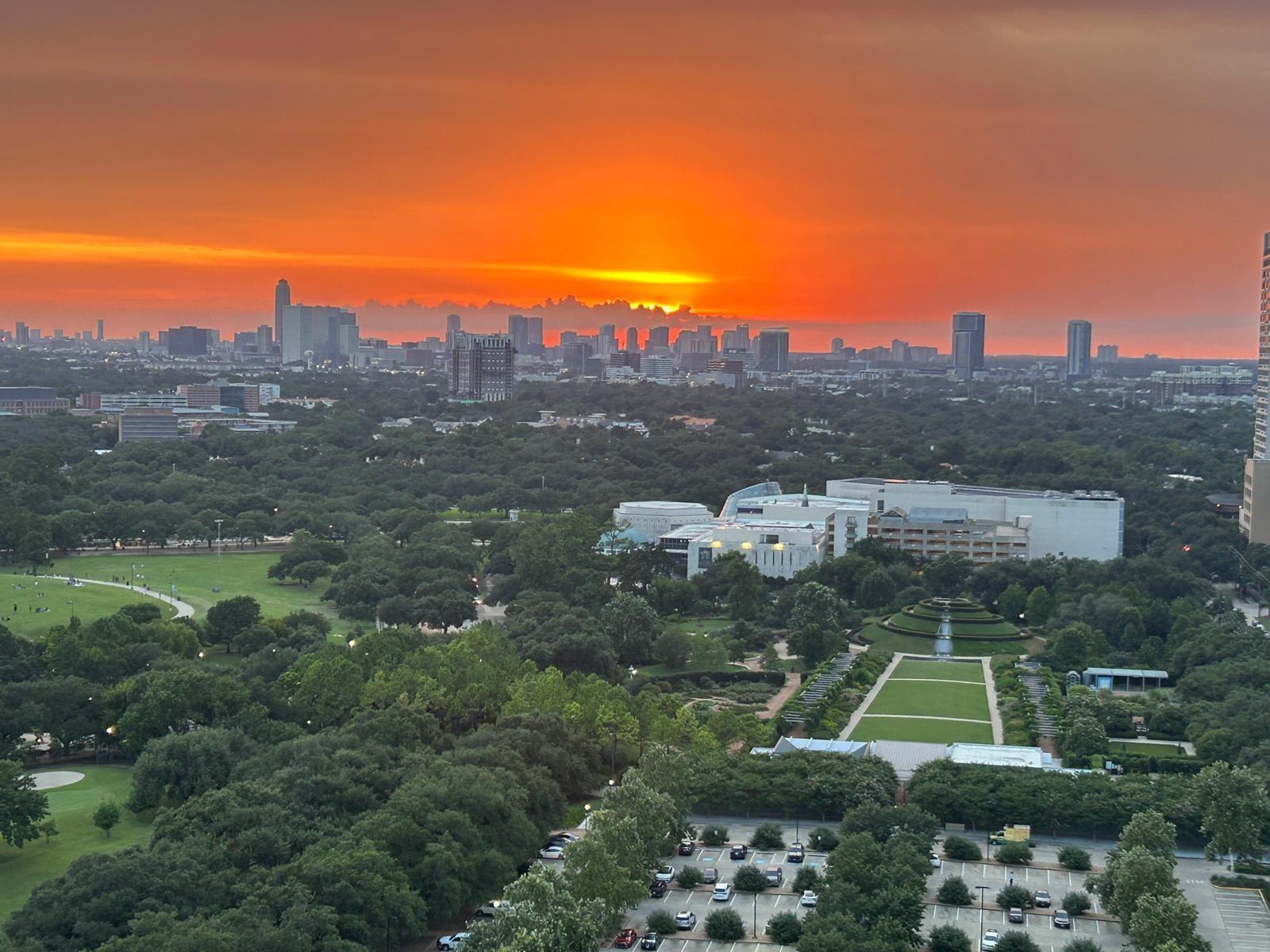 1701 Hermann Drive Unit: 22CE