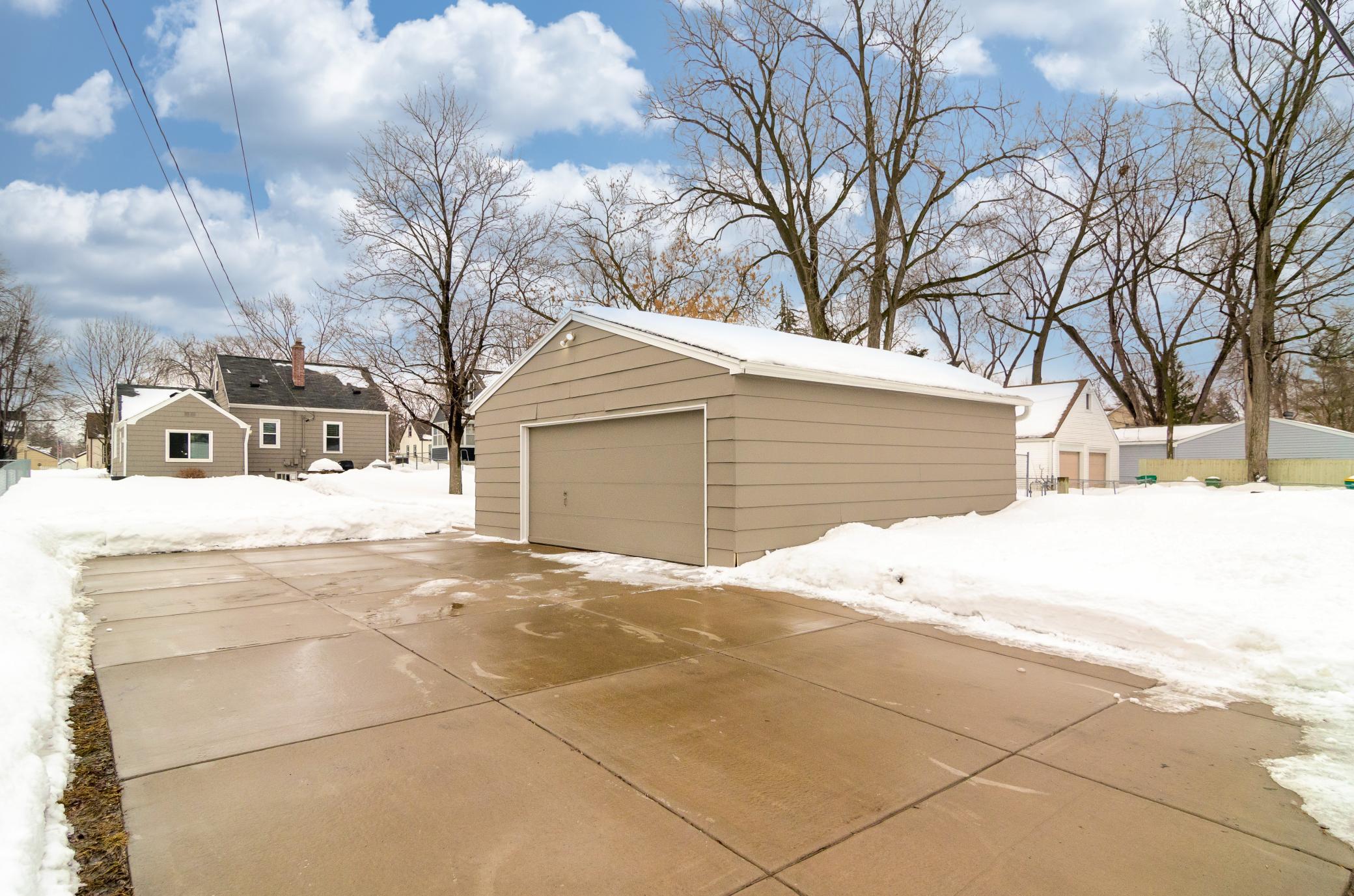 4413 Welcome Avenue N