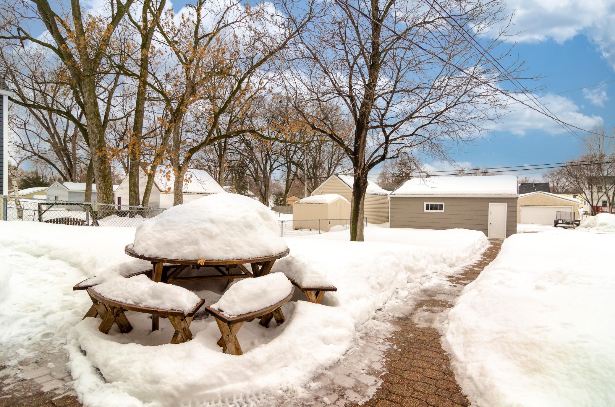 4413 Welcome Avenue N