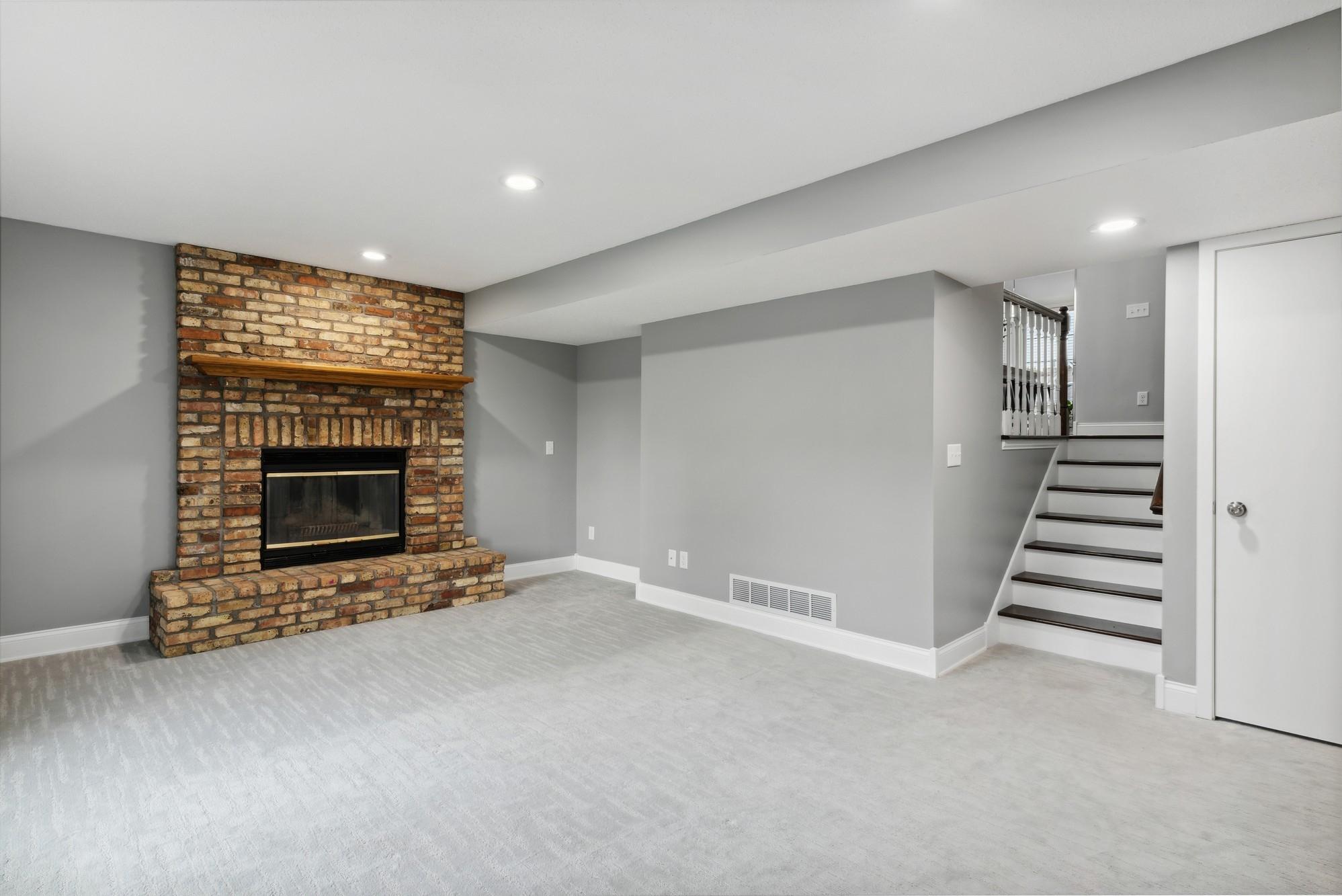 11459 Pheasant Lane N