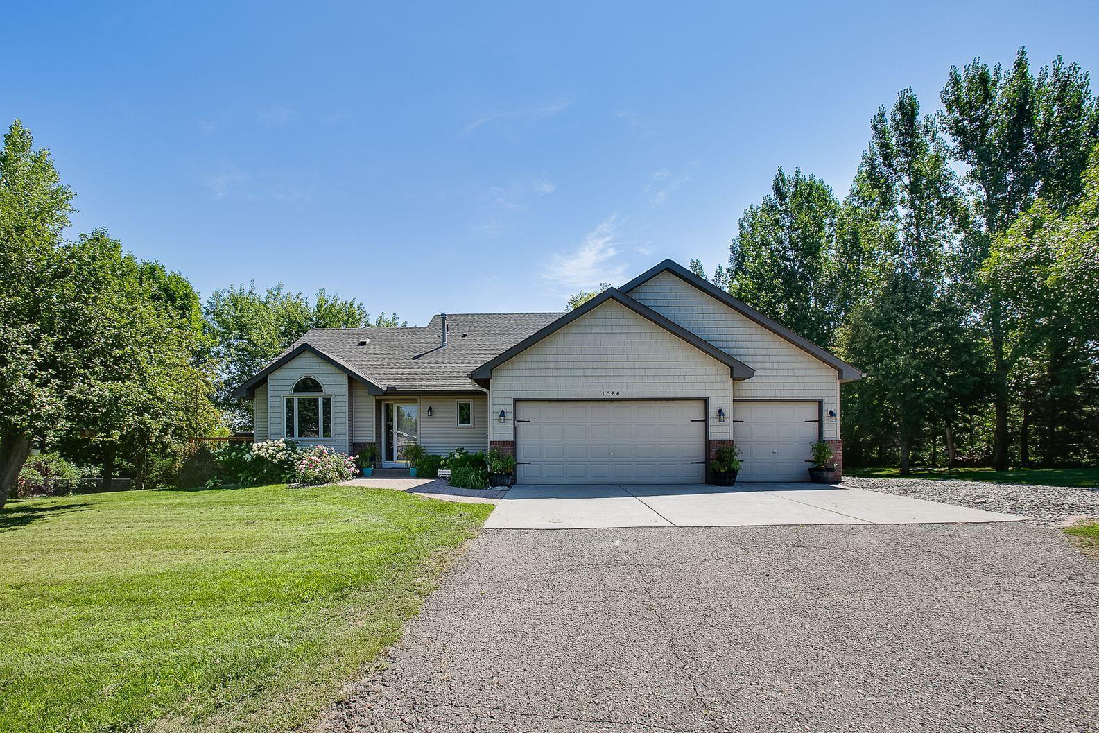 1086 James Avenue NE