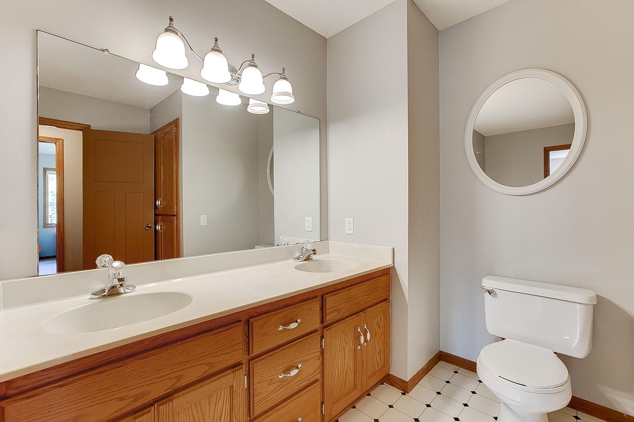 1086 James Avenue NE