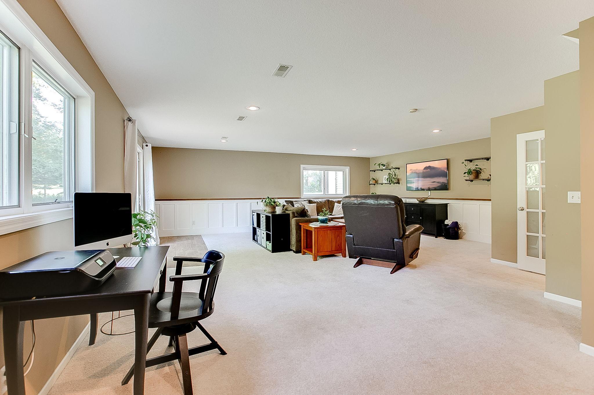 1086 James Avenue NE