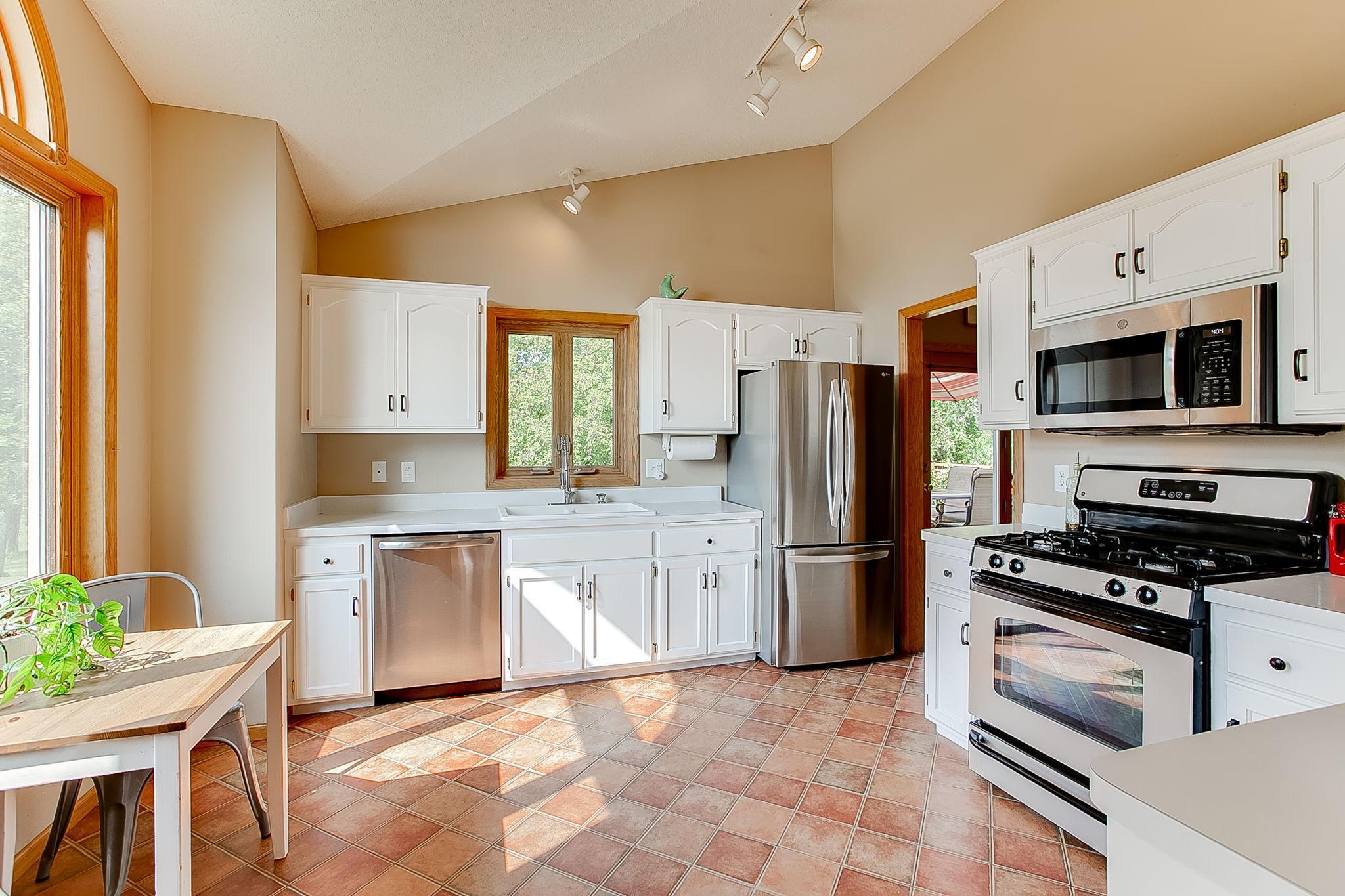 1086 James Avenue NE