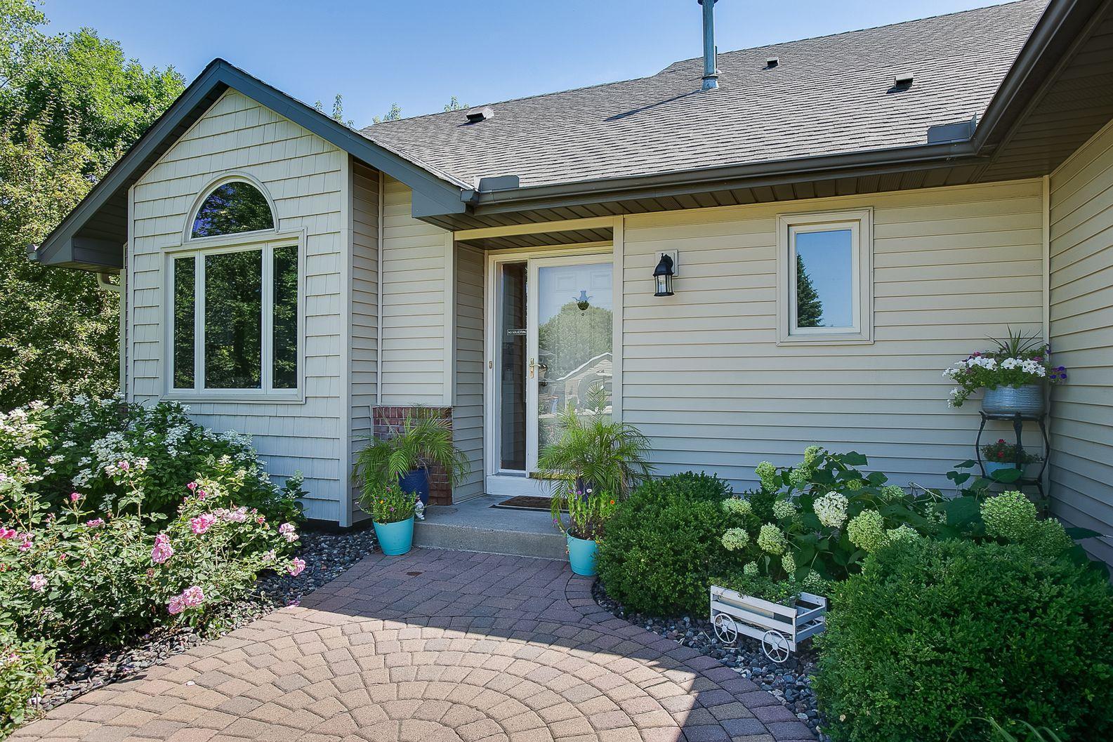 1086 James Avenue NE