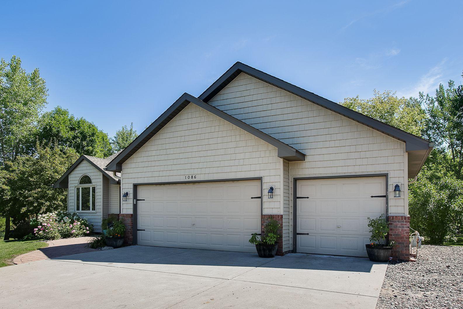 1086 James Avenue NE