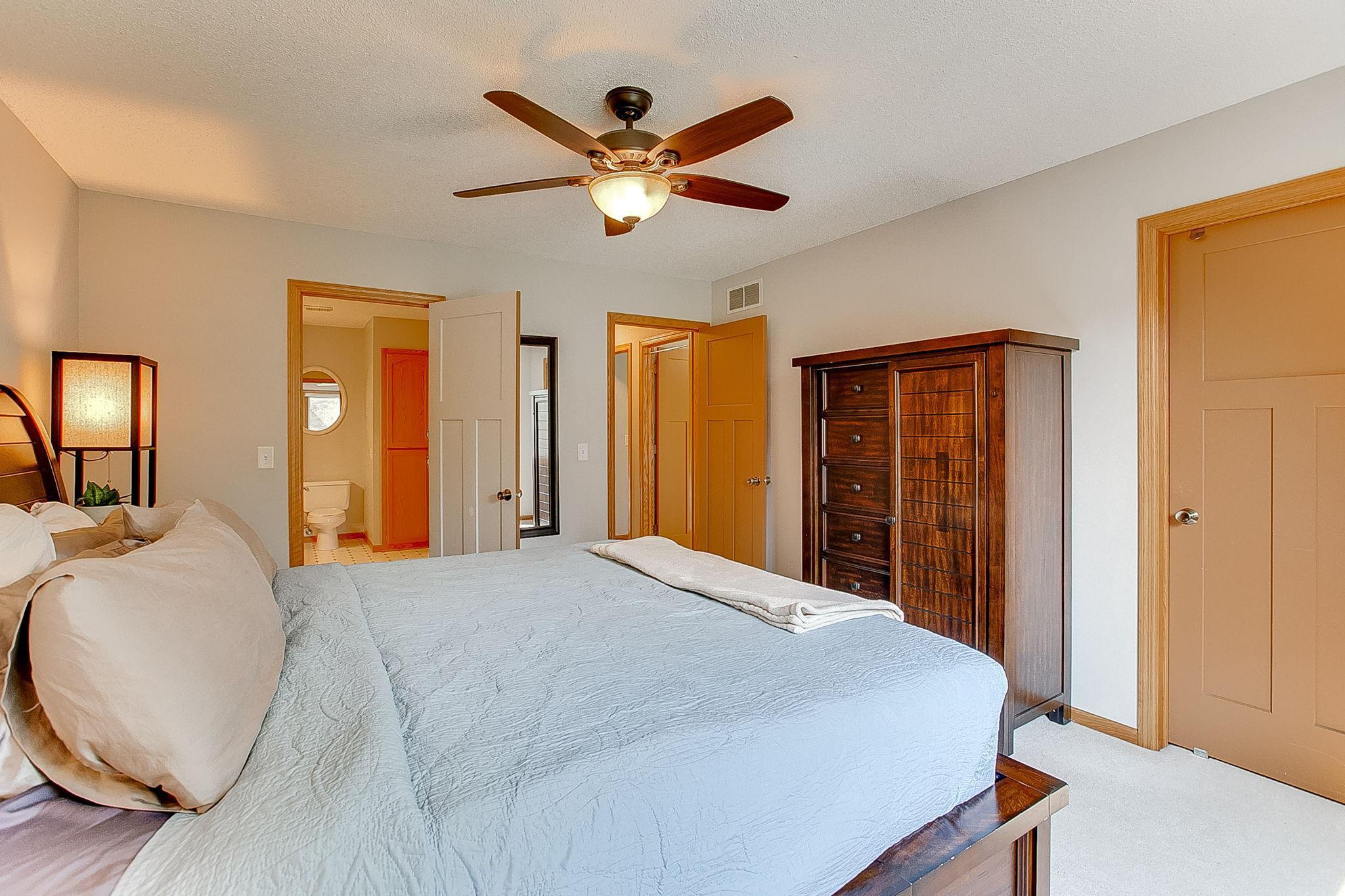 1086 James Avenue NE