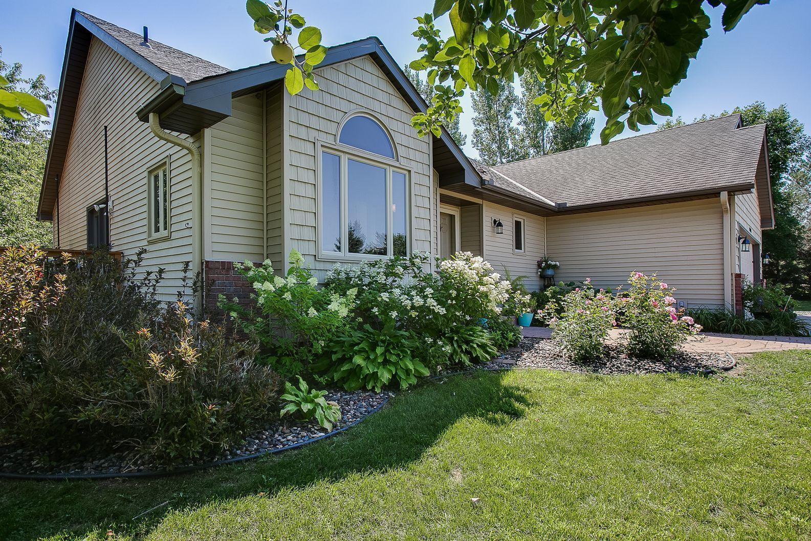 1086 James Avenue NE