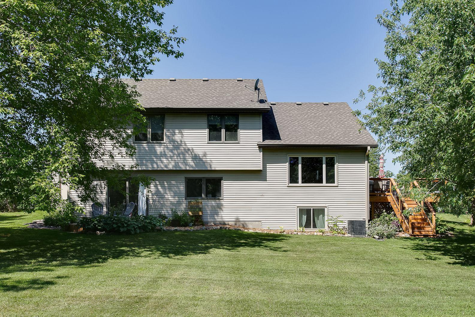 1086 James Avenue NE