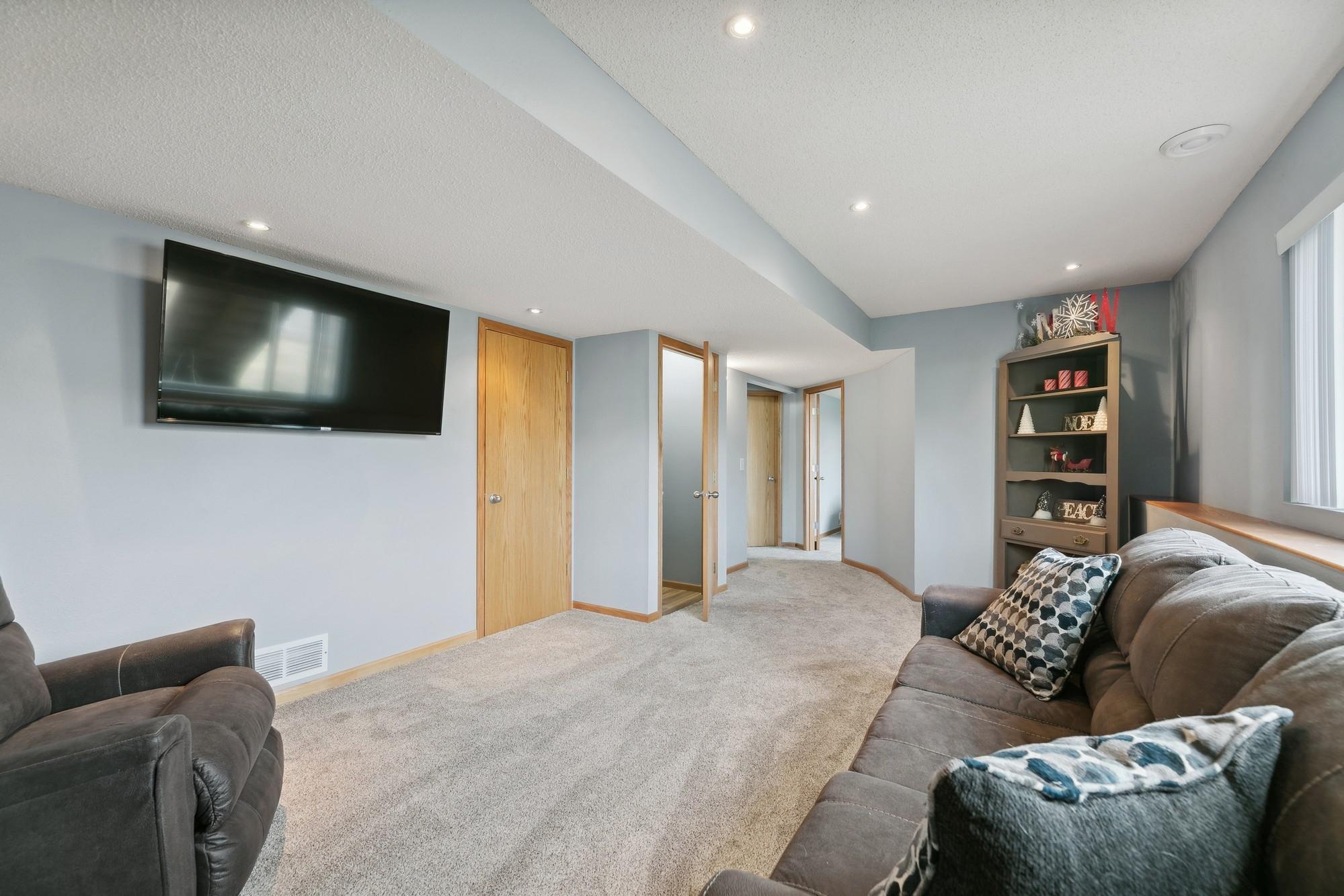 1624 Forest Glen Circle