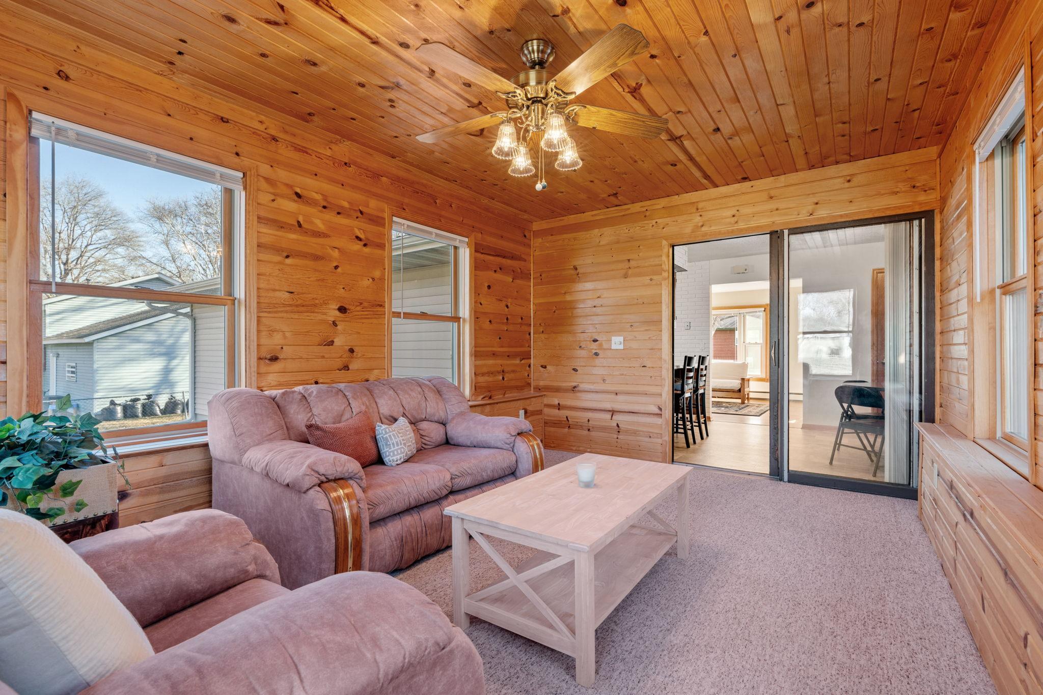 11566 Washington Street NE