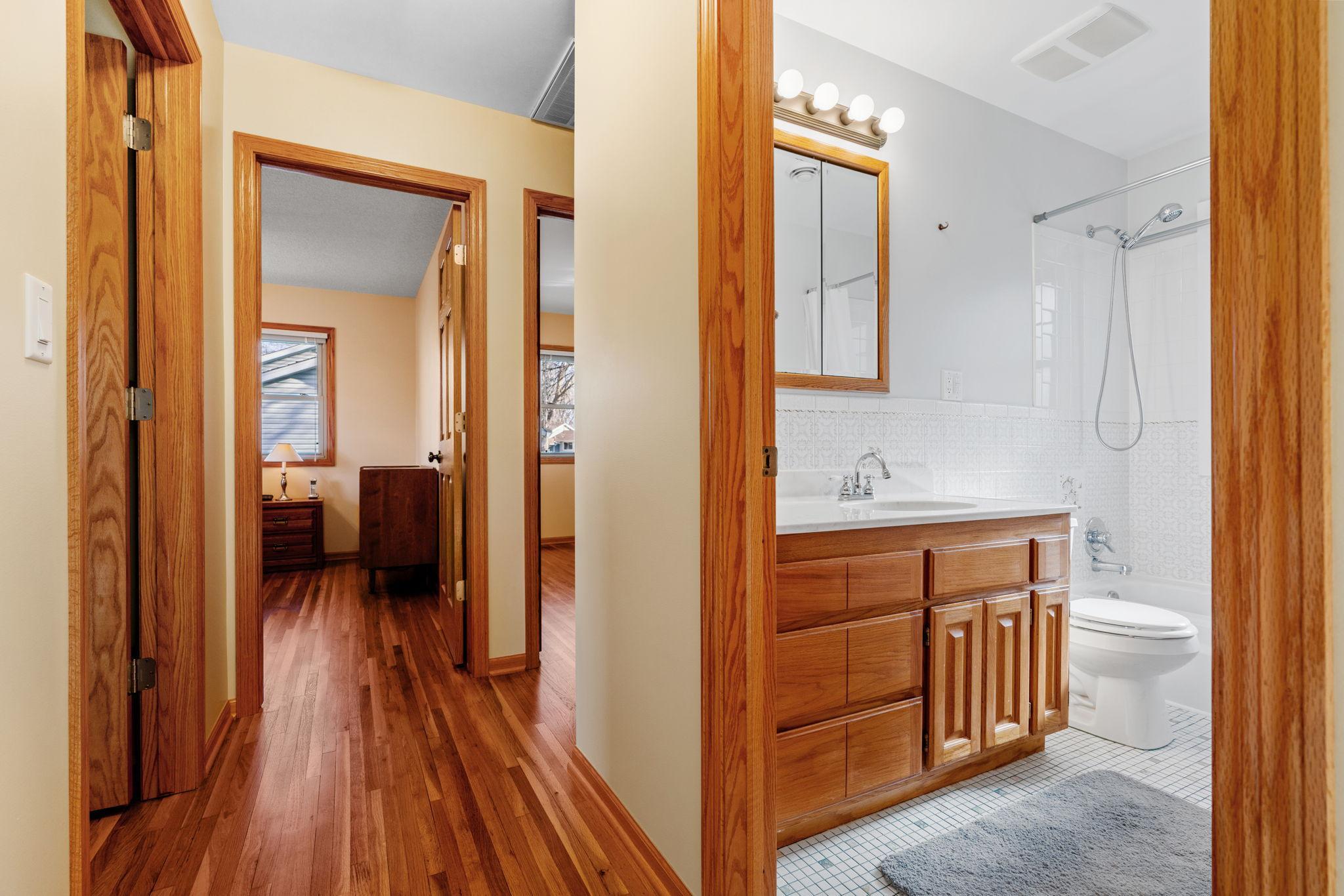 11566 Washington Street NE