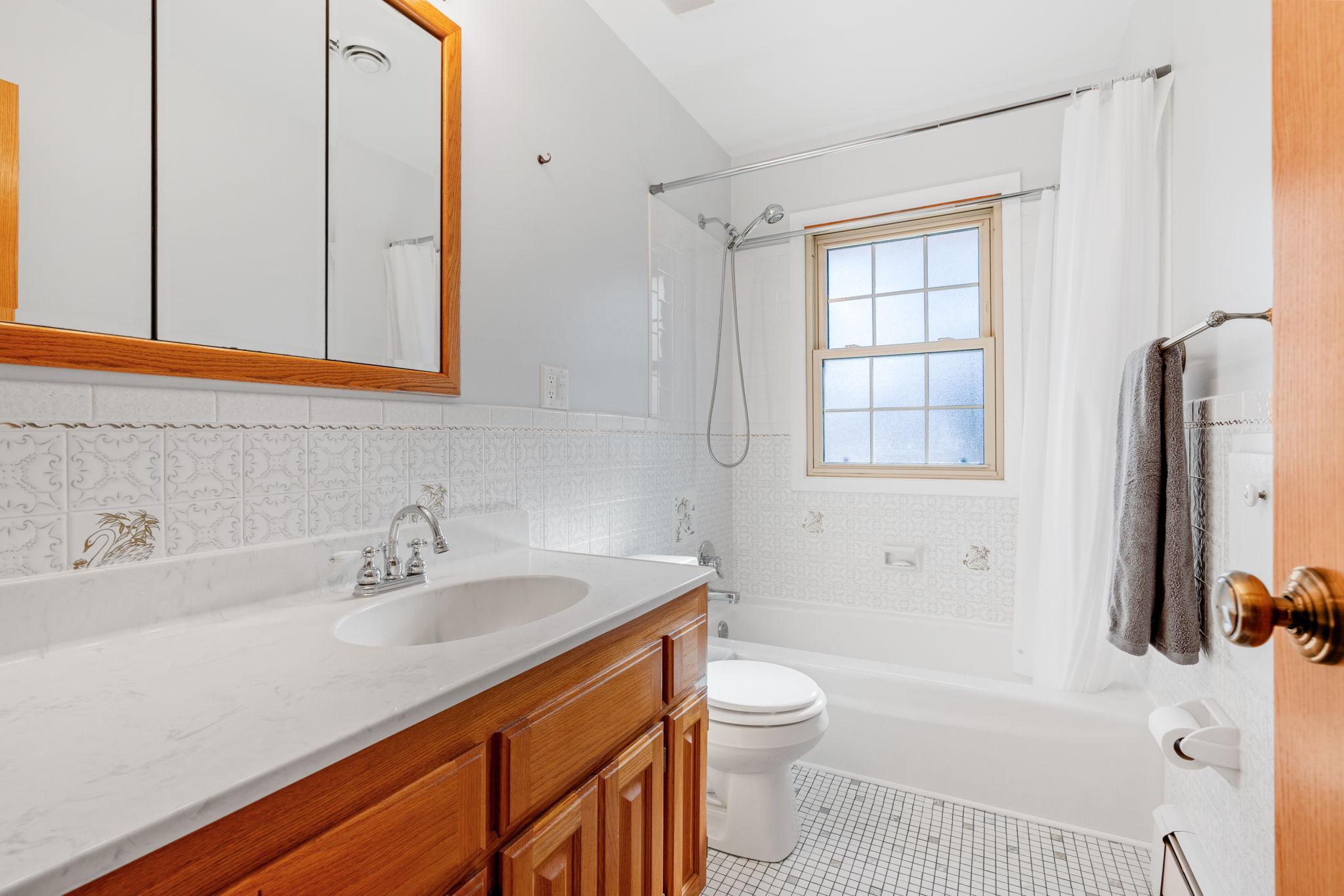 11566 Washington Street NE