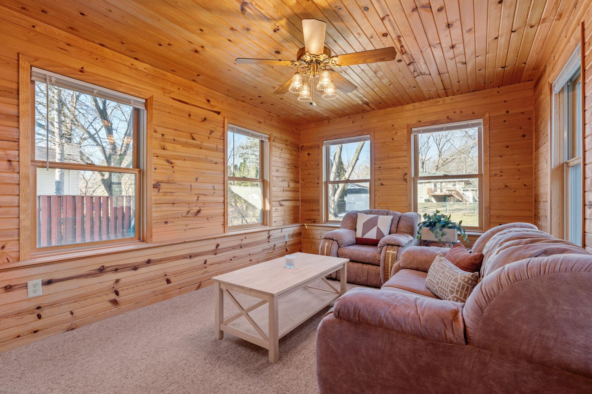 11566 Washington Street NE