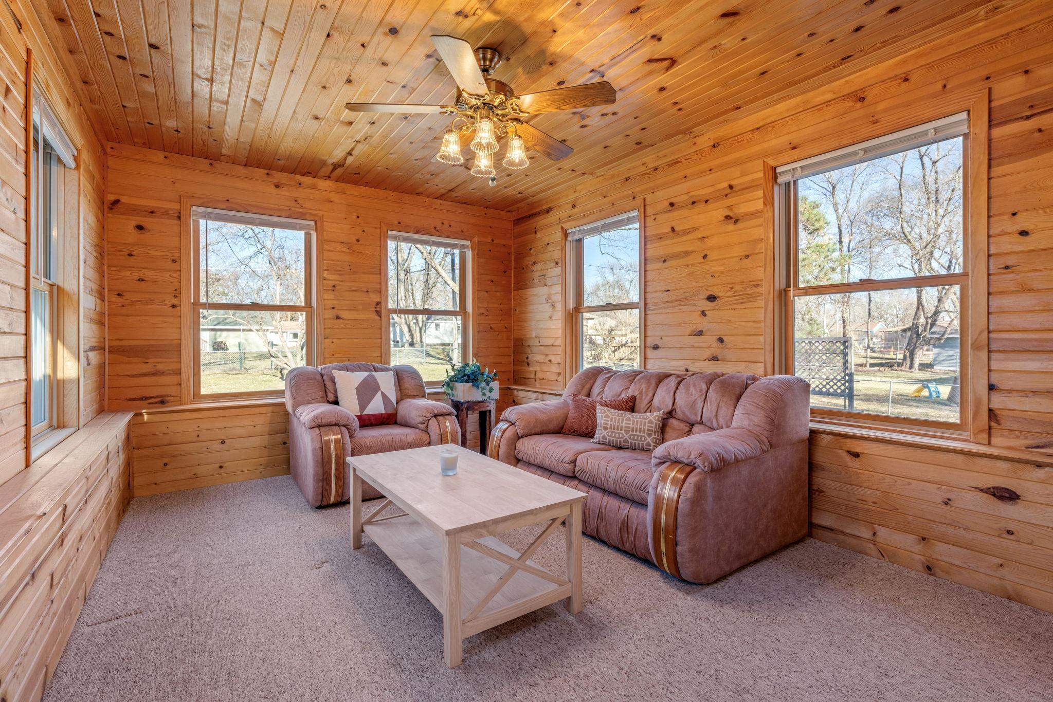 11566 Washington Street NE