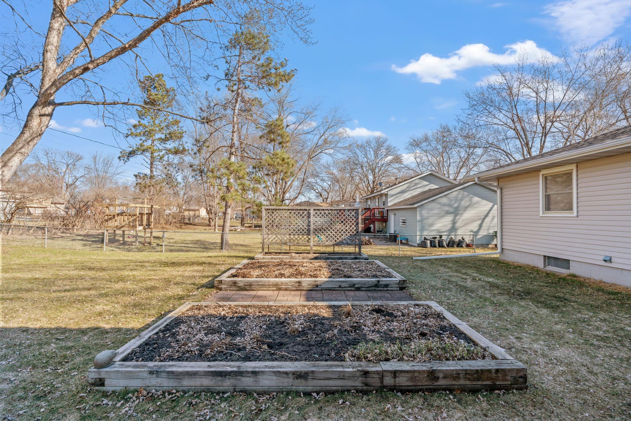 11566 Washington Street NE