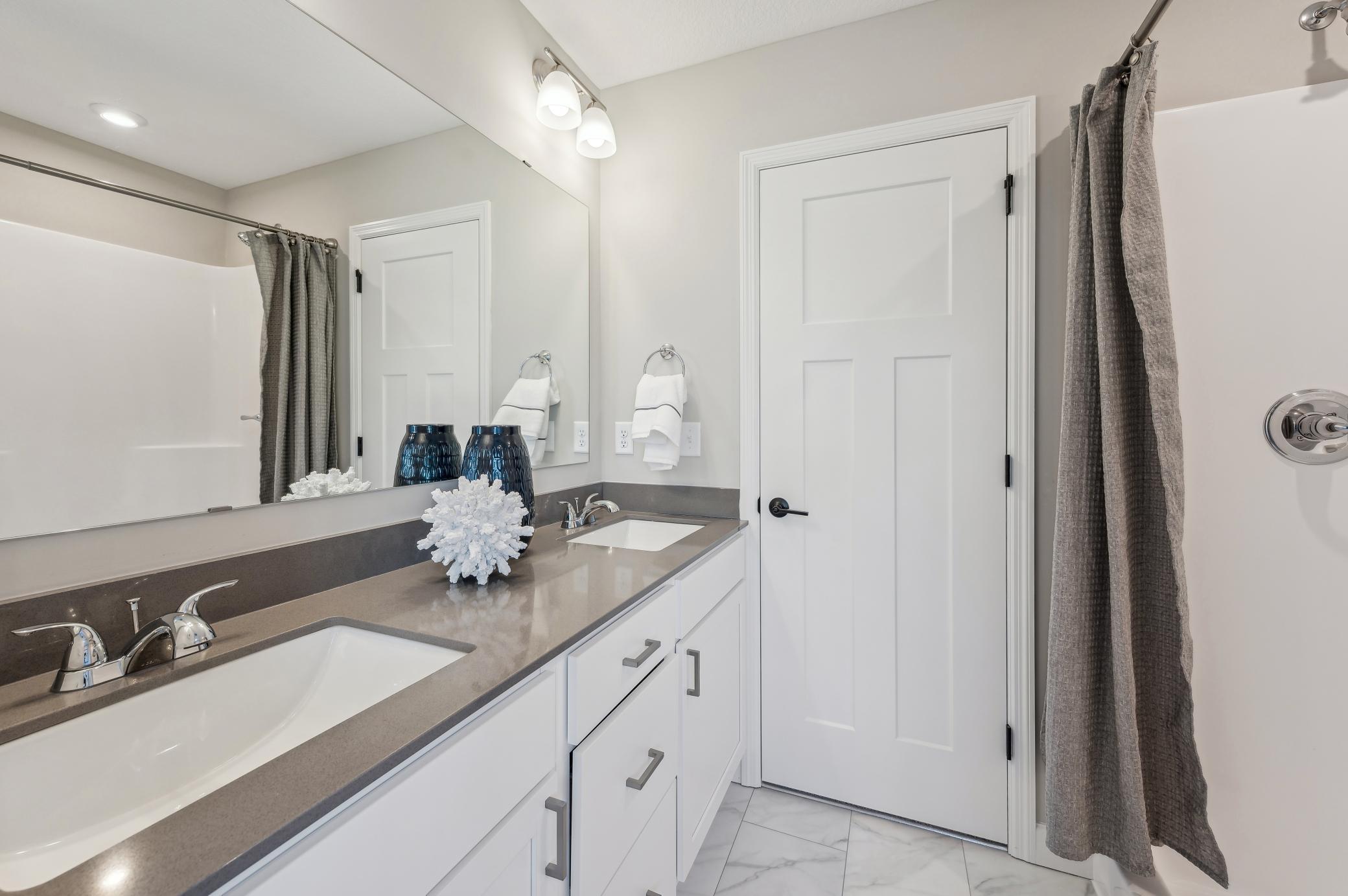 1833 Oak Ridge Street