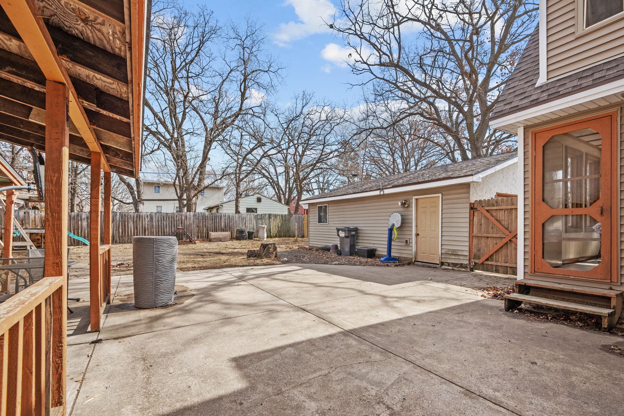 8667 Van Buren Street NE