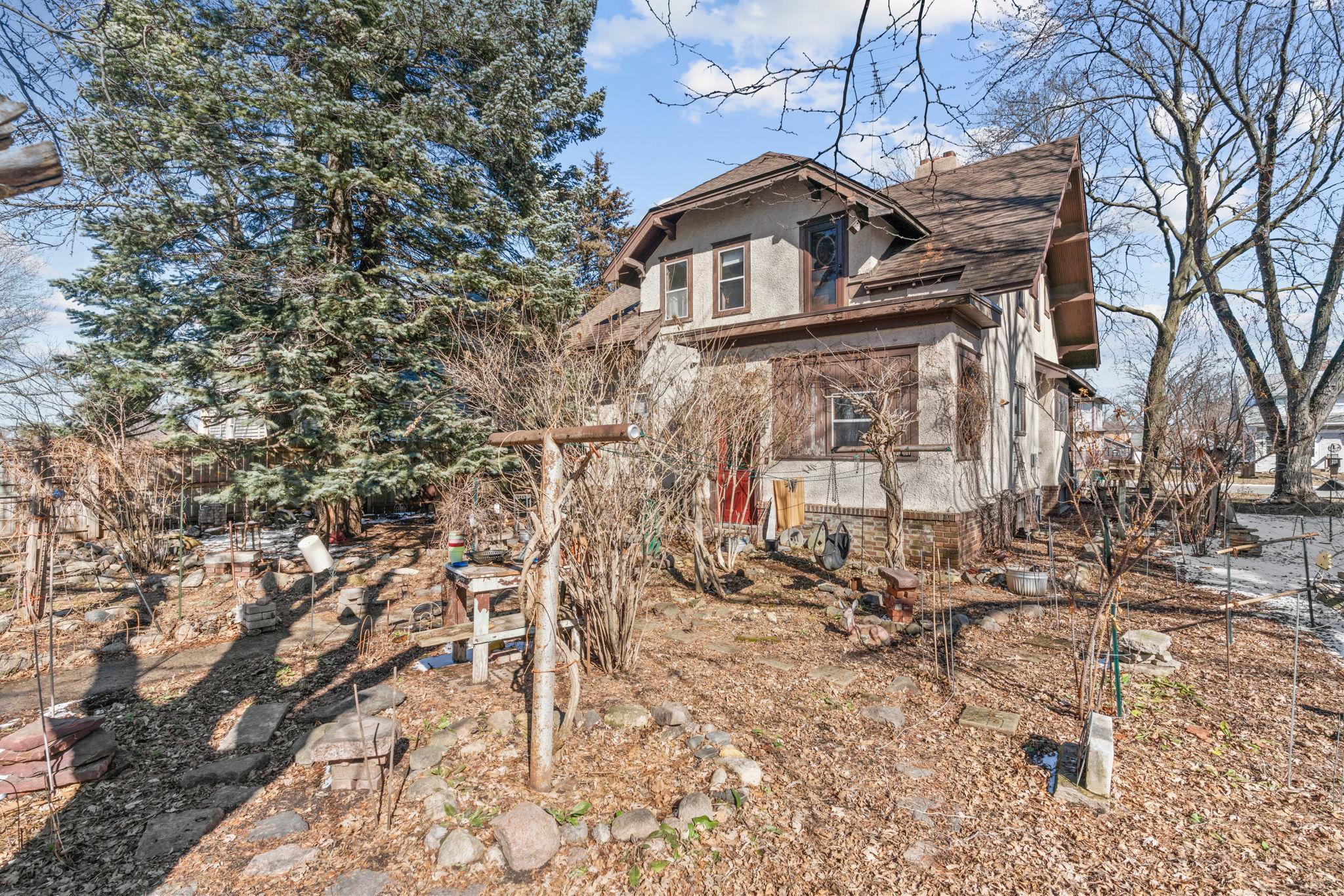 416 Hassan Street SE