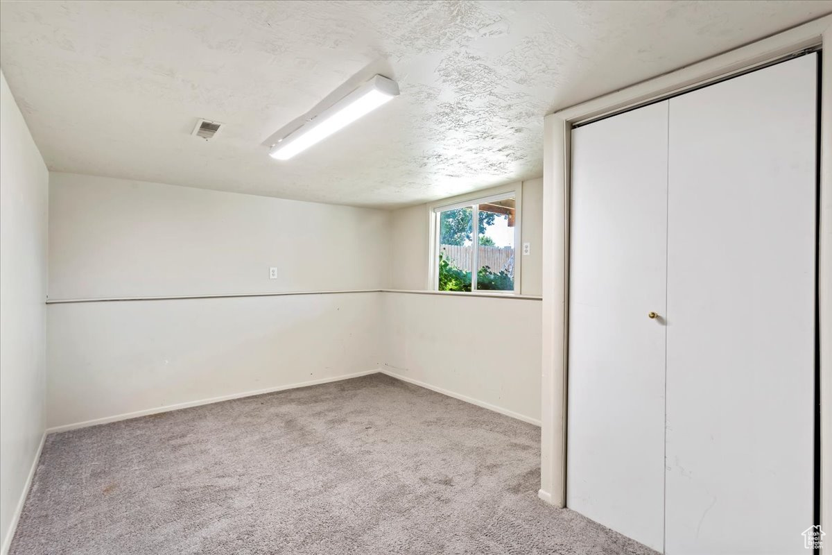 2583 N 2125 W
