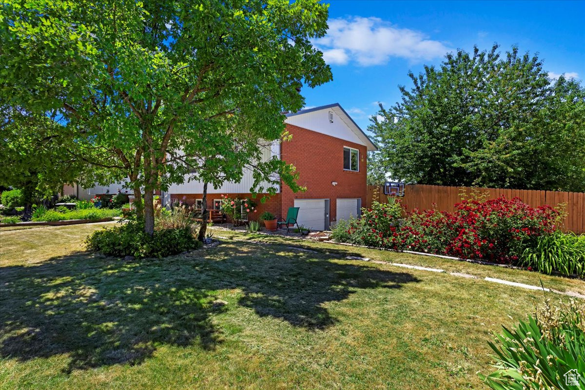 2583 N 2125 W