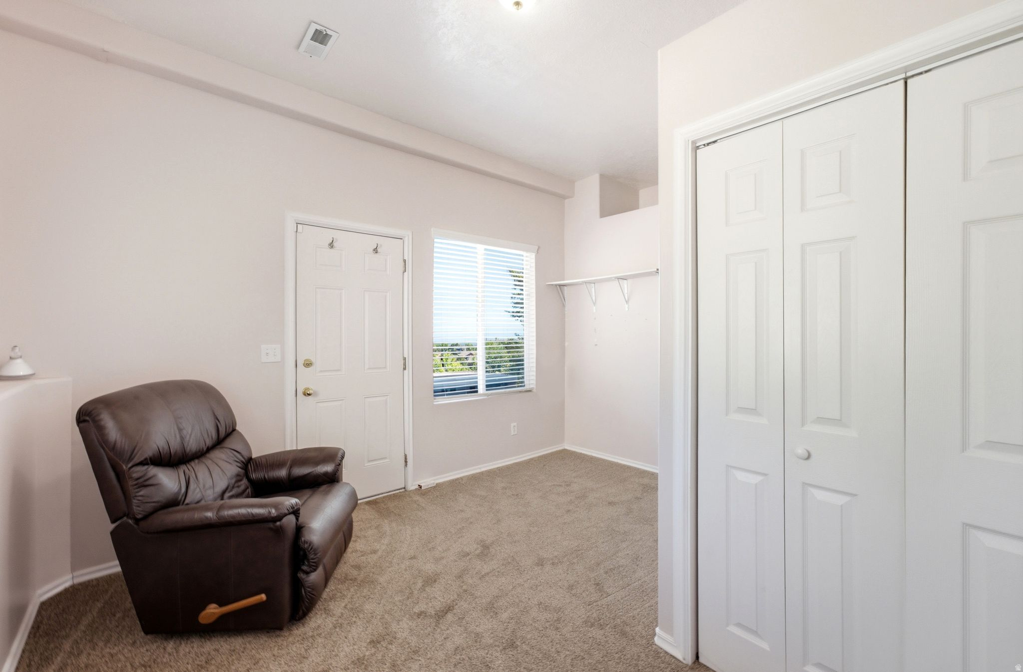 1228 E 3225 N