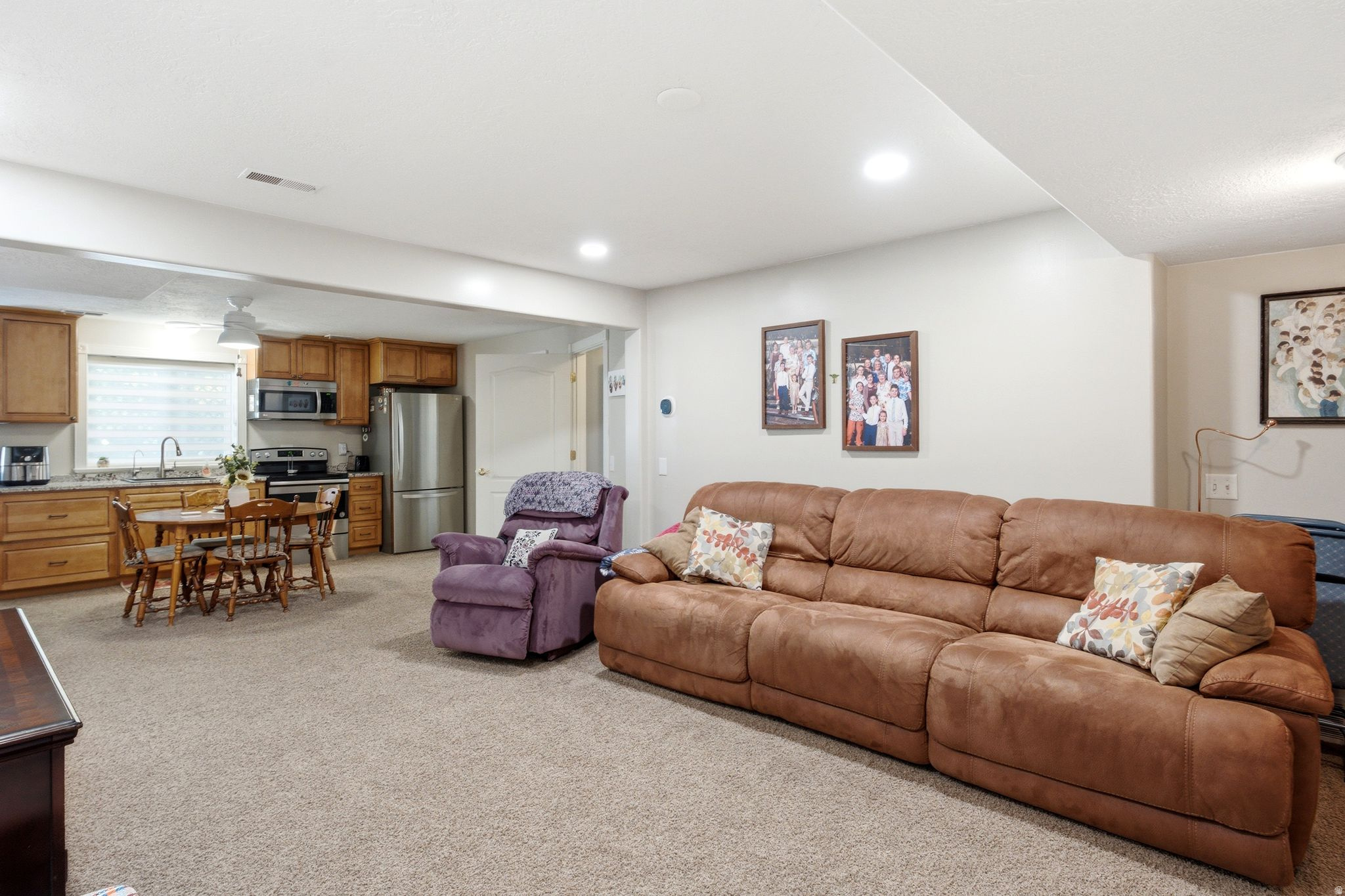 937 RAINBOW DR