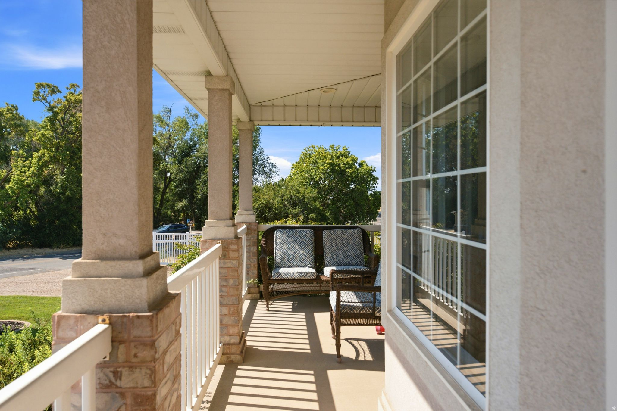937 RAINBOW DR