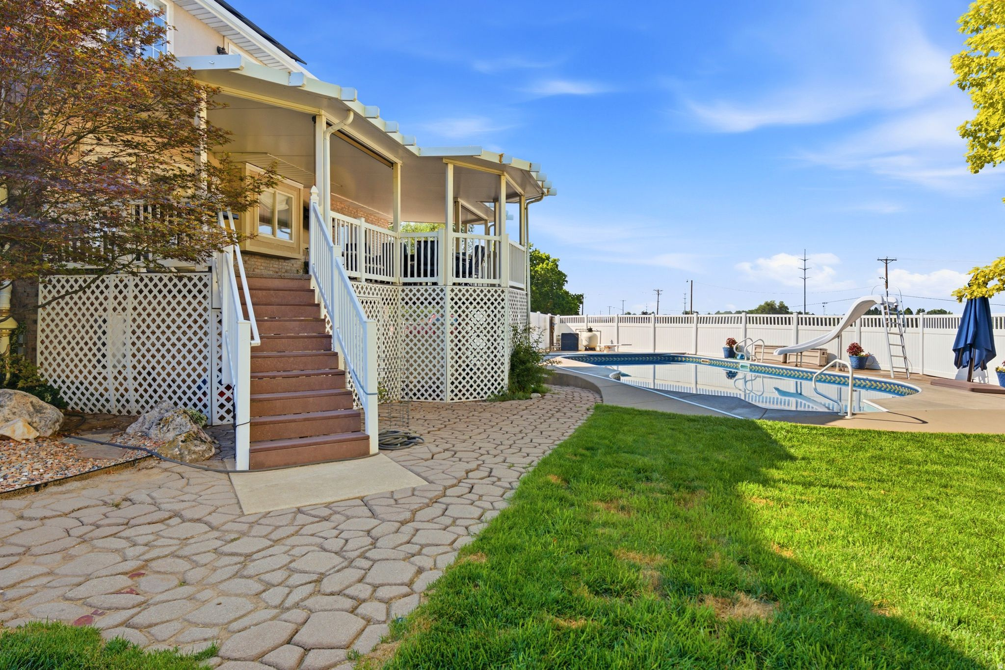 937 RAINBOW DR