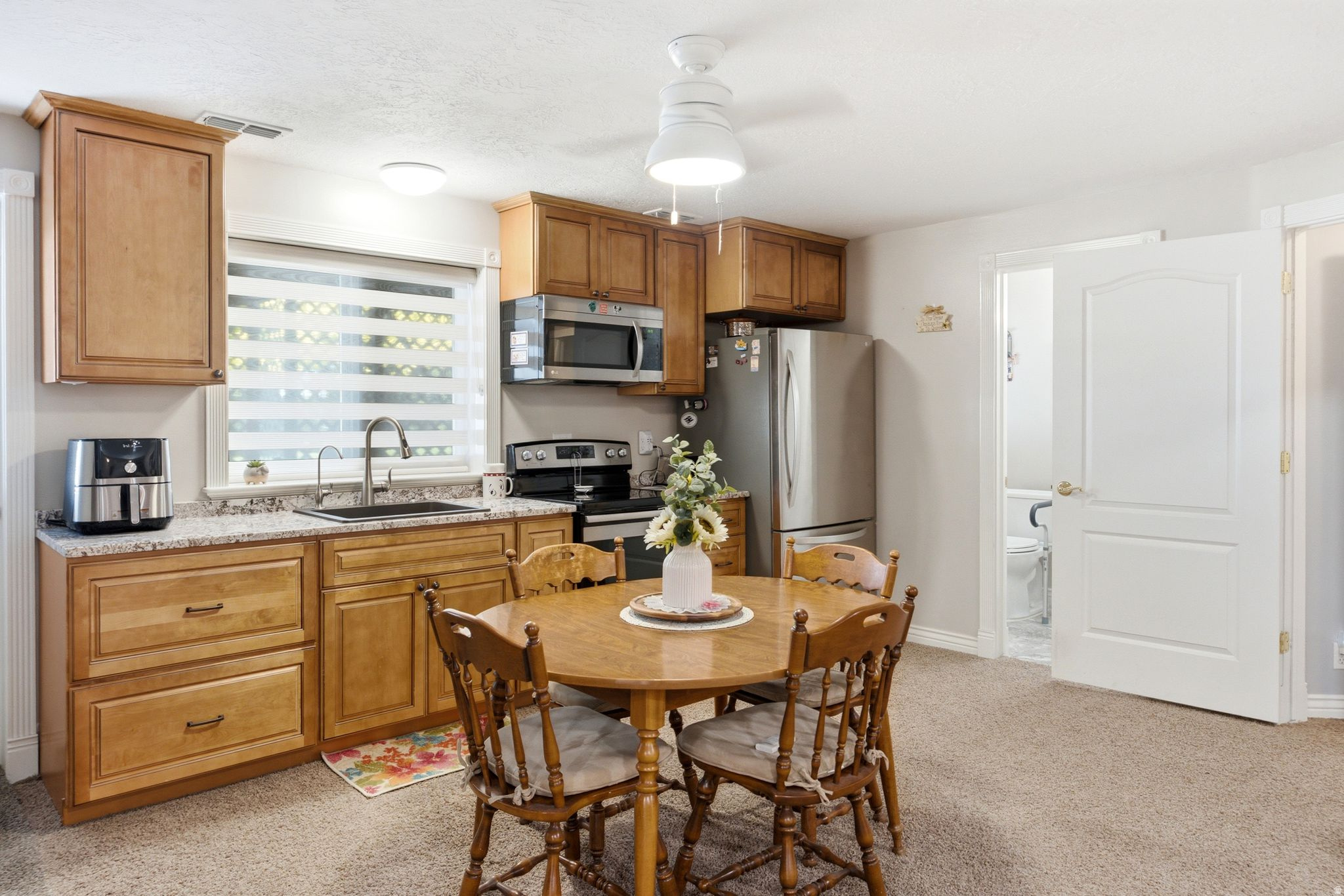 937 RAINBOW DR