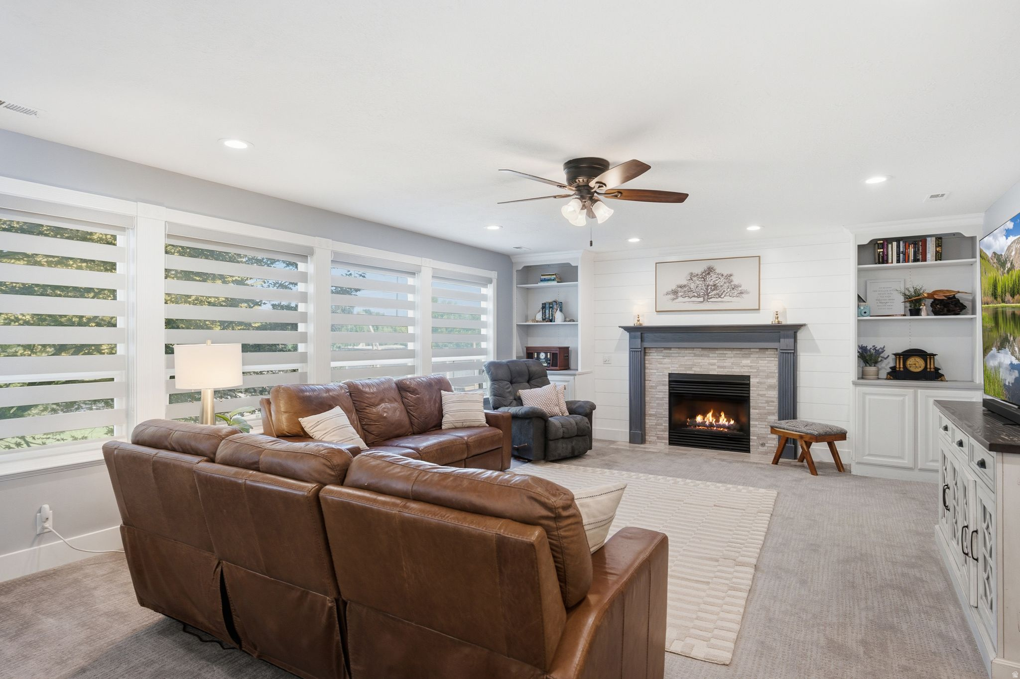 937 RAINBOW DR