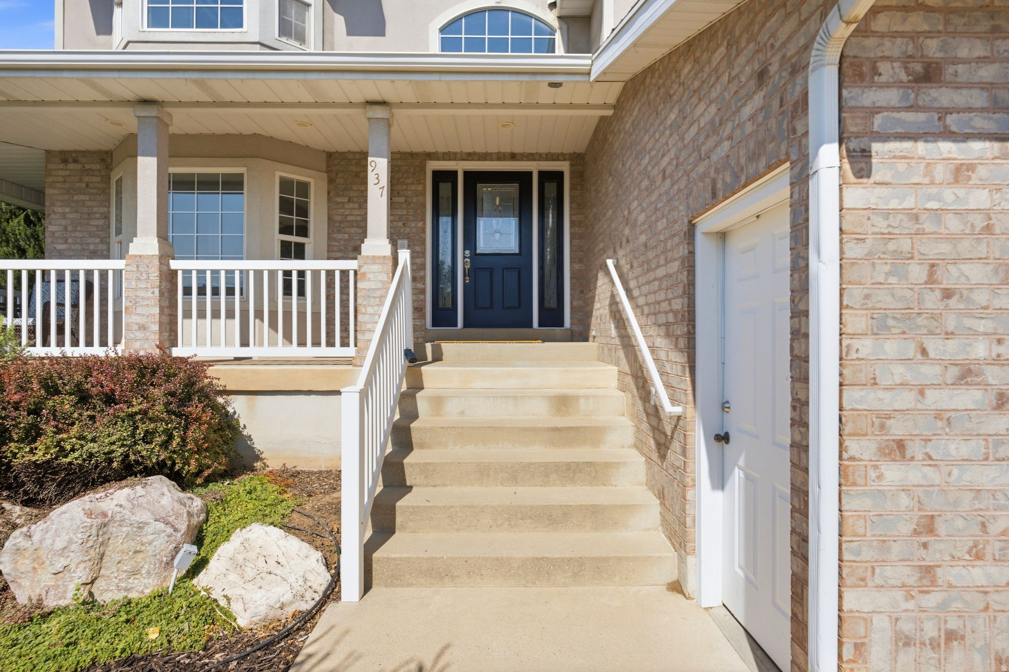 937 RAINBOW DR