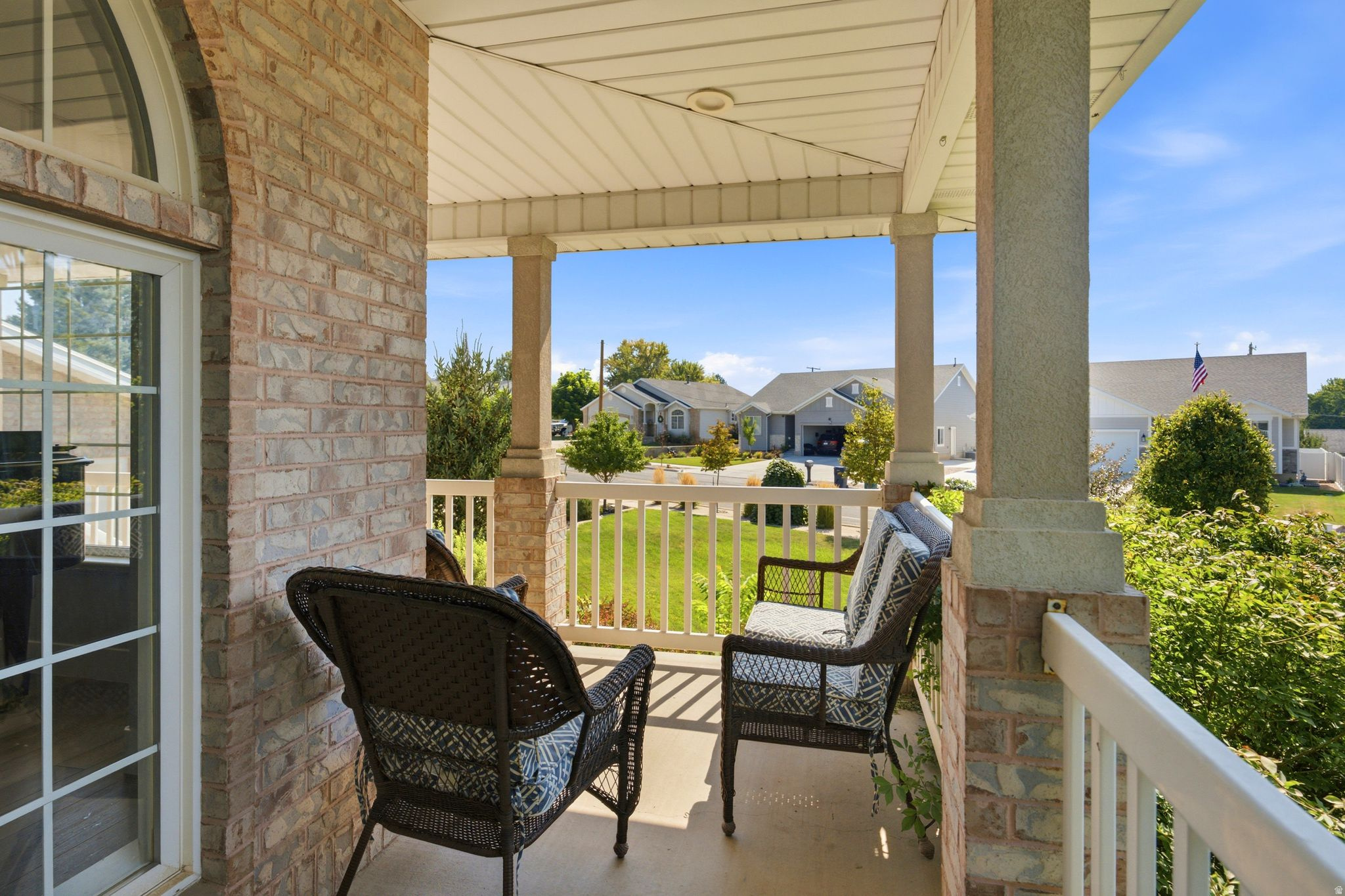 937 RAINBOW DR