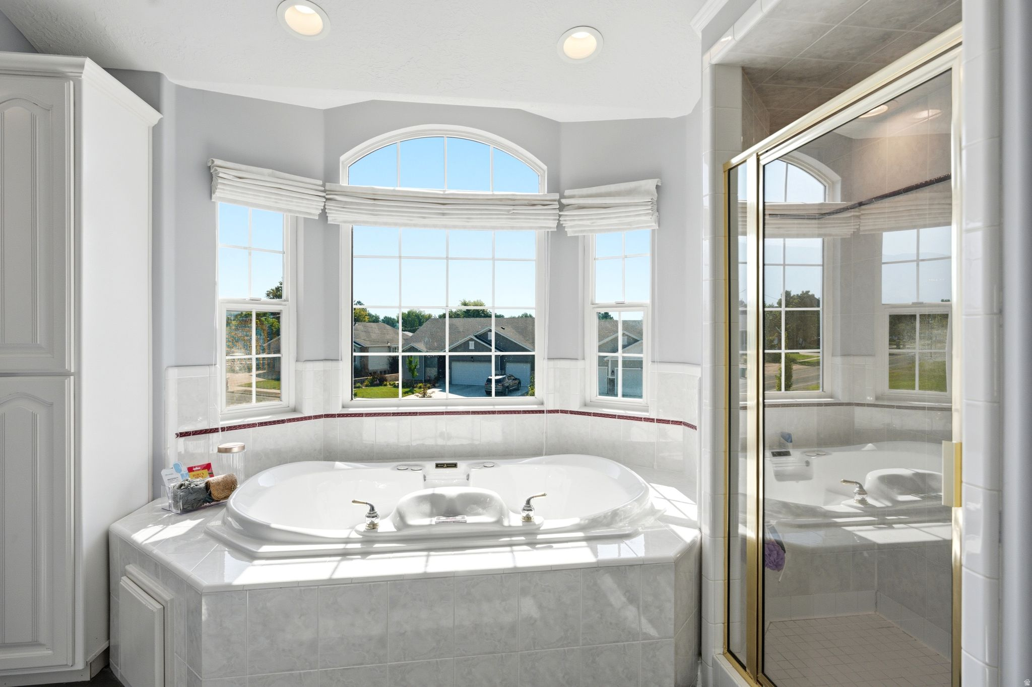 937 RAINBOW DR