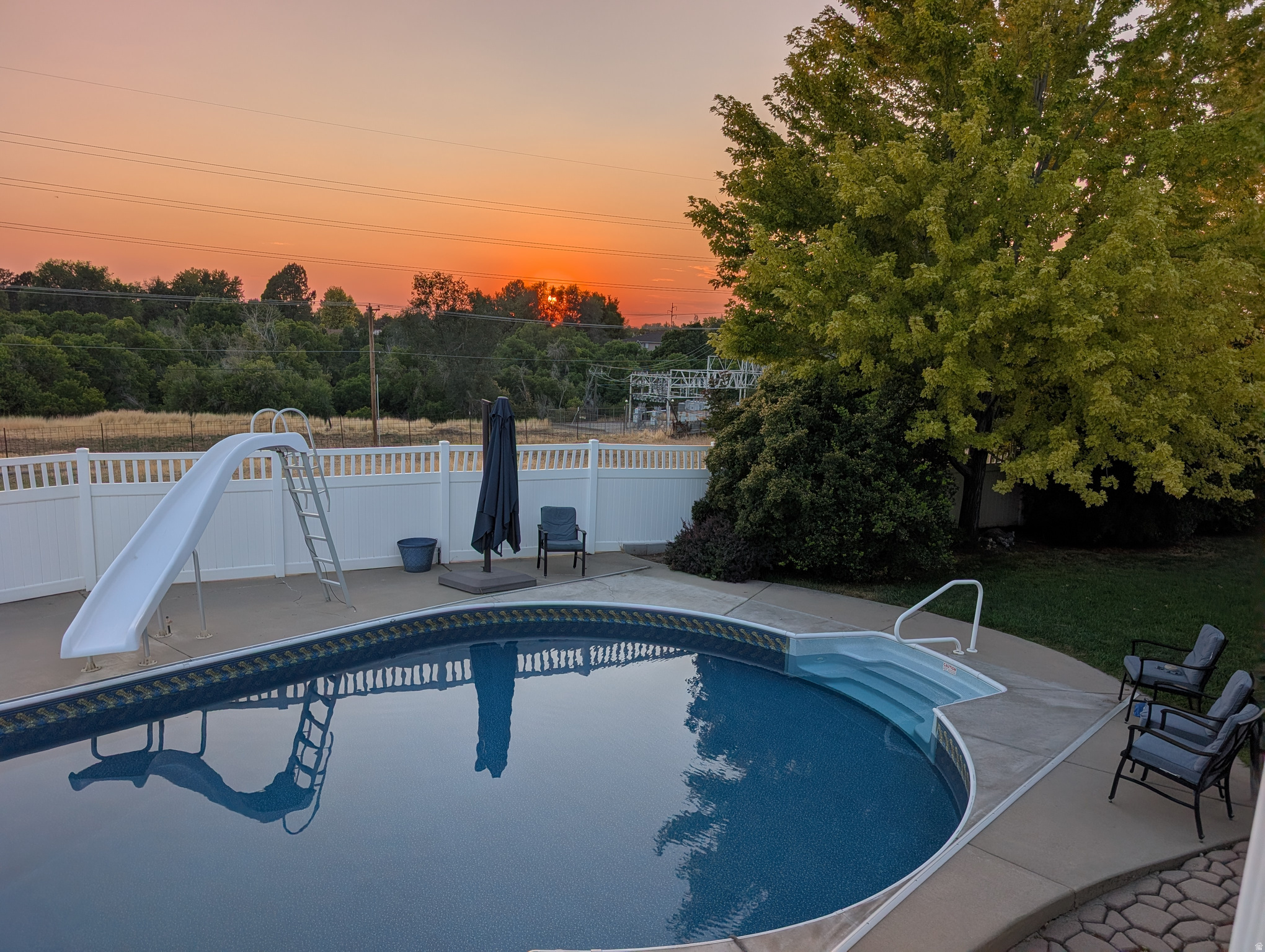 937 RAINBOW DR