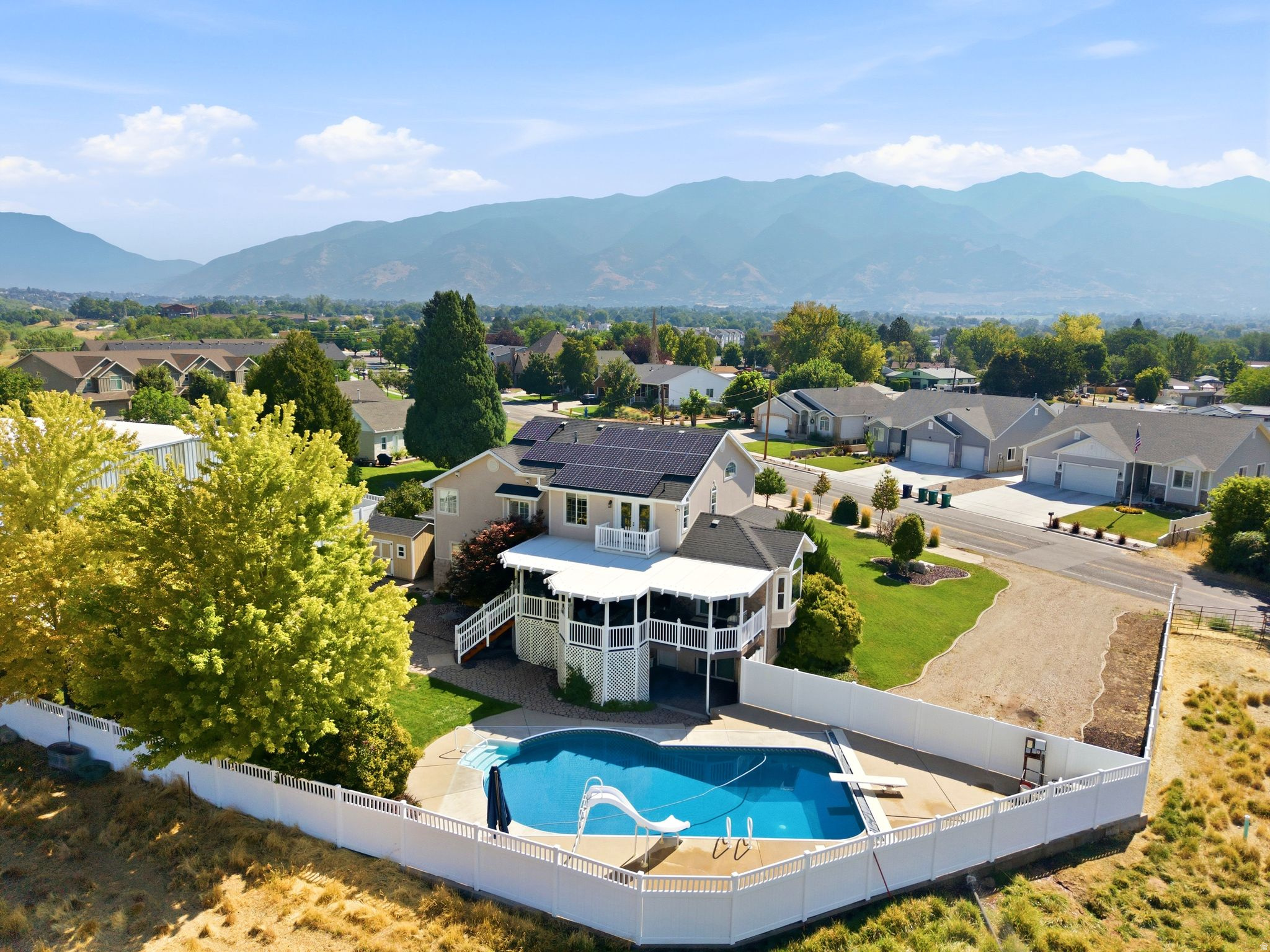 937 RAINBOW DR