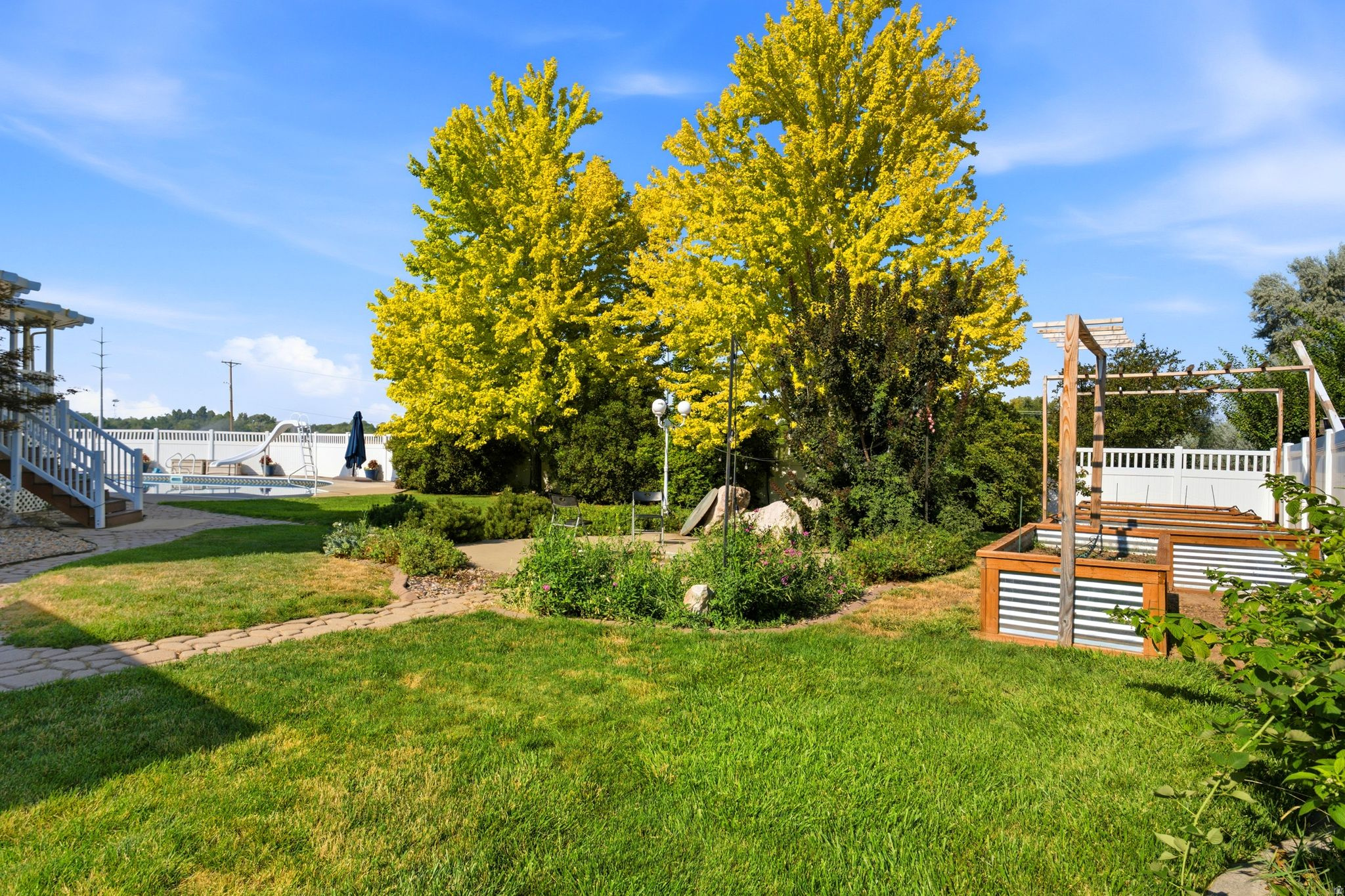 937 RAINBOW DR