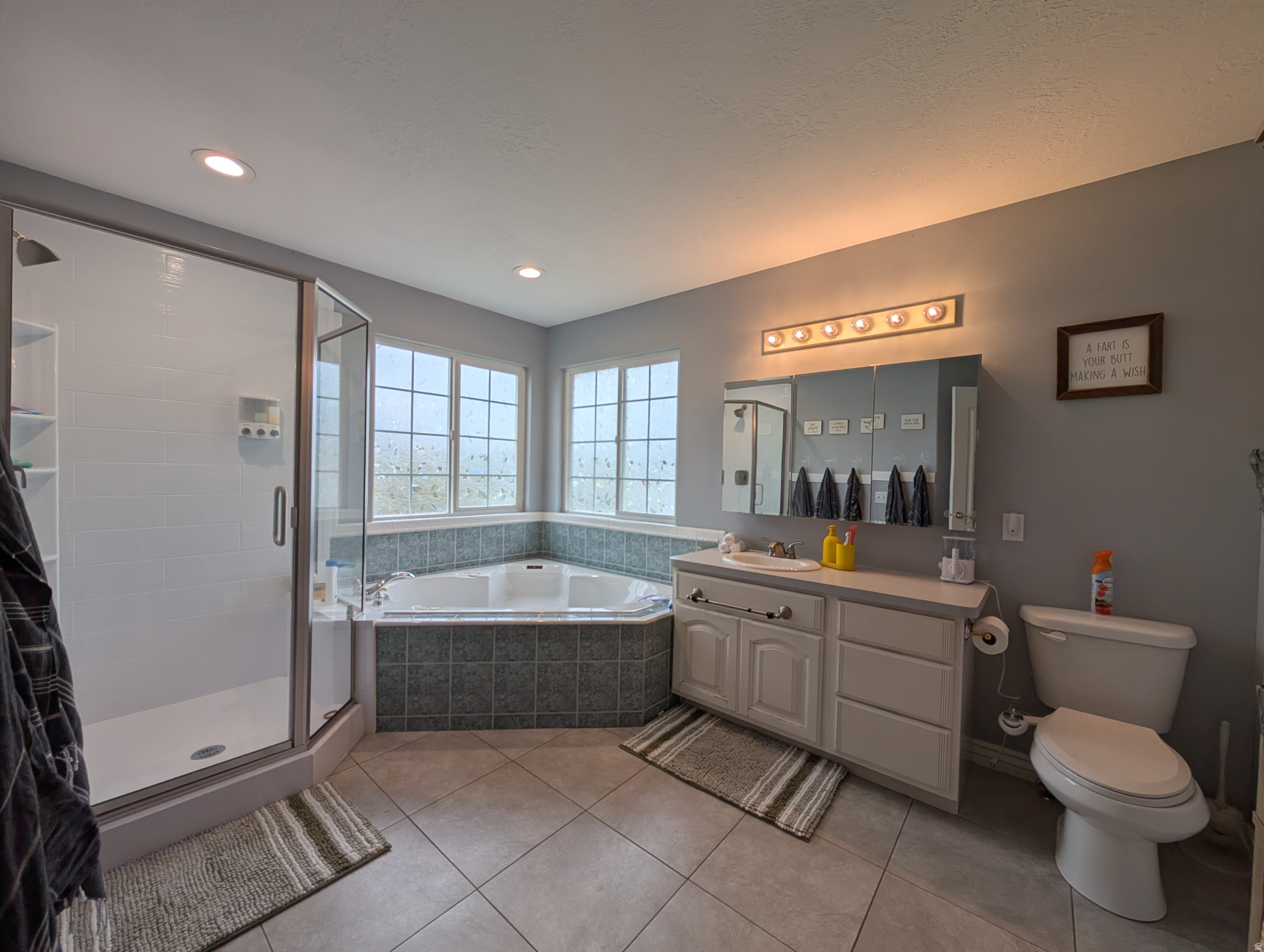 937 RAINBOW DR