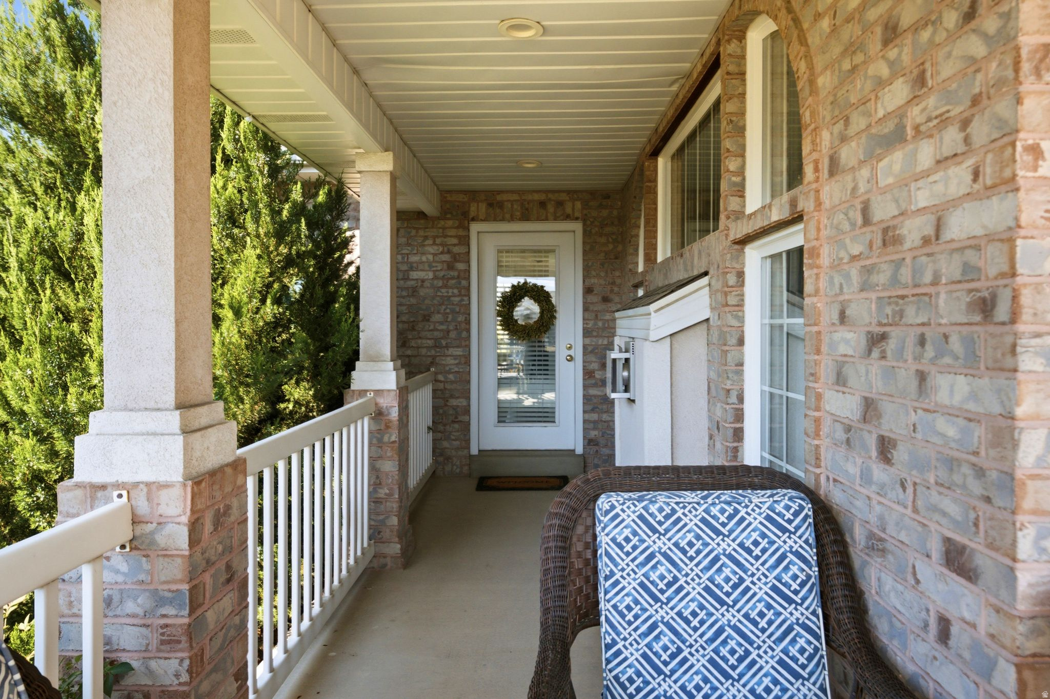 937 RAINBOW DR
