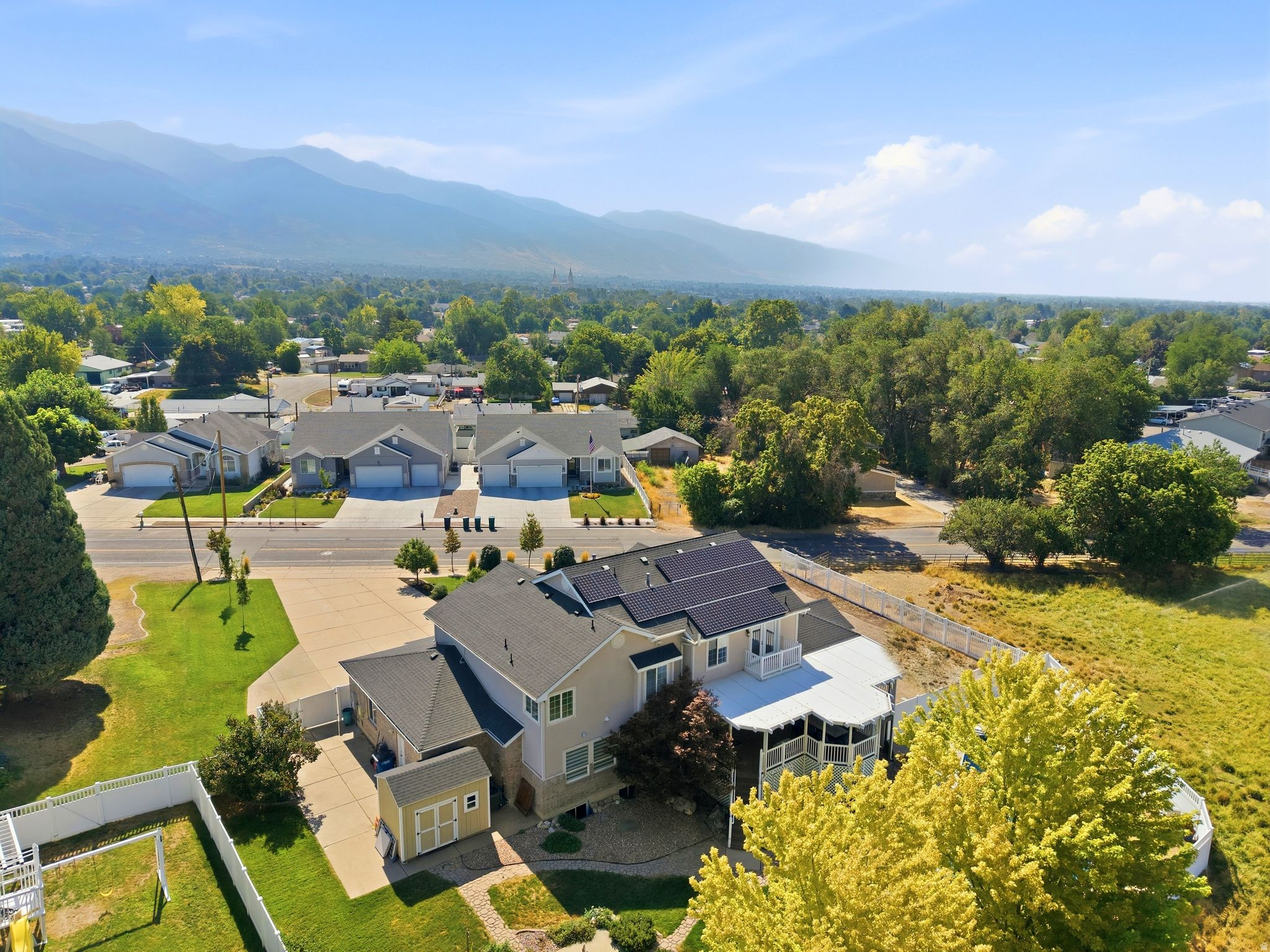 937 RAINBOW DR