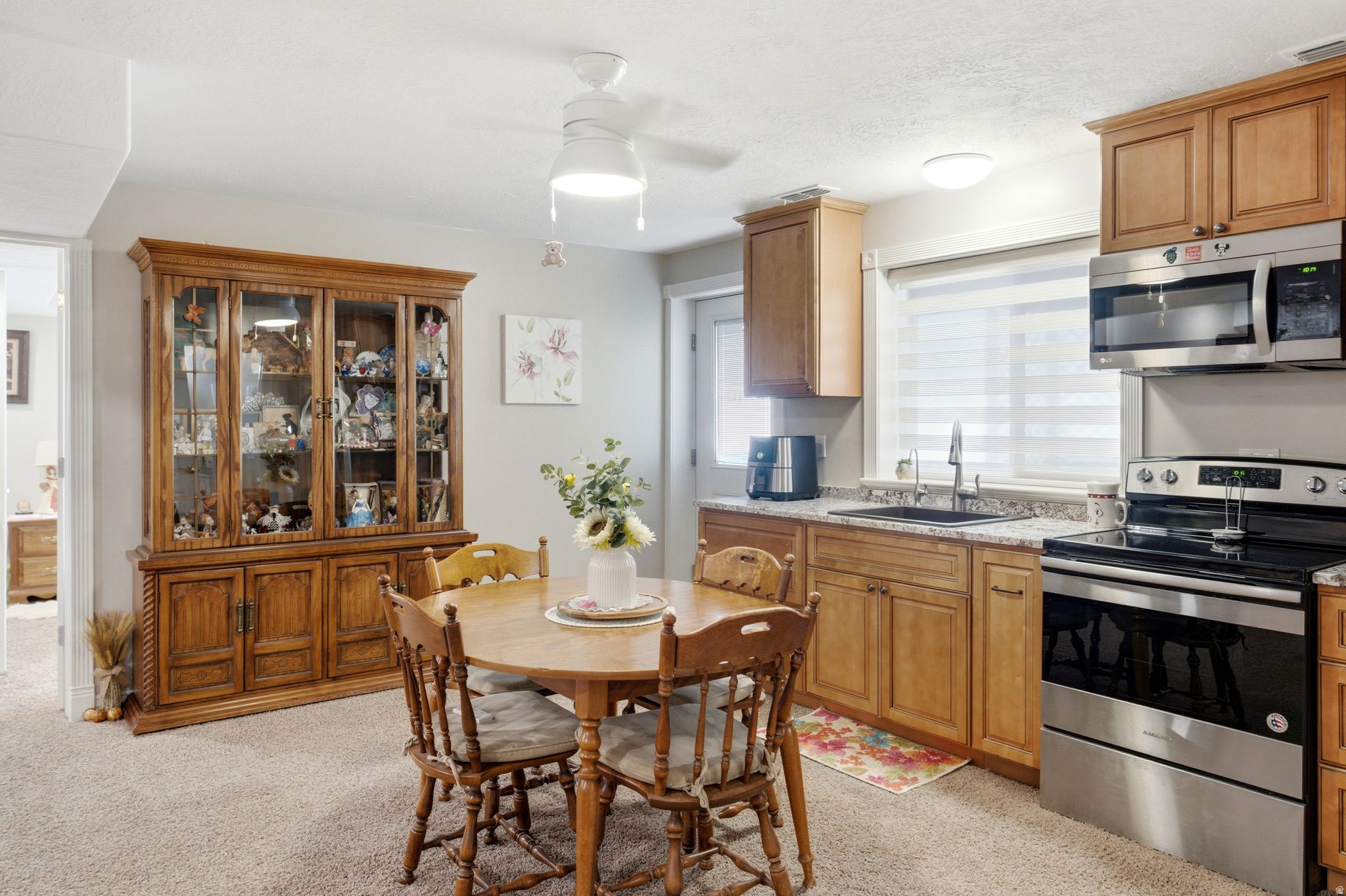 937 RAINBOW DR