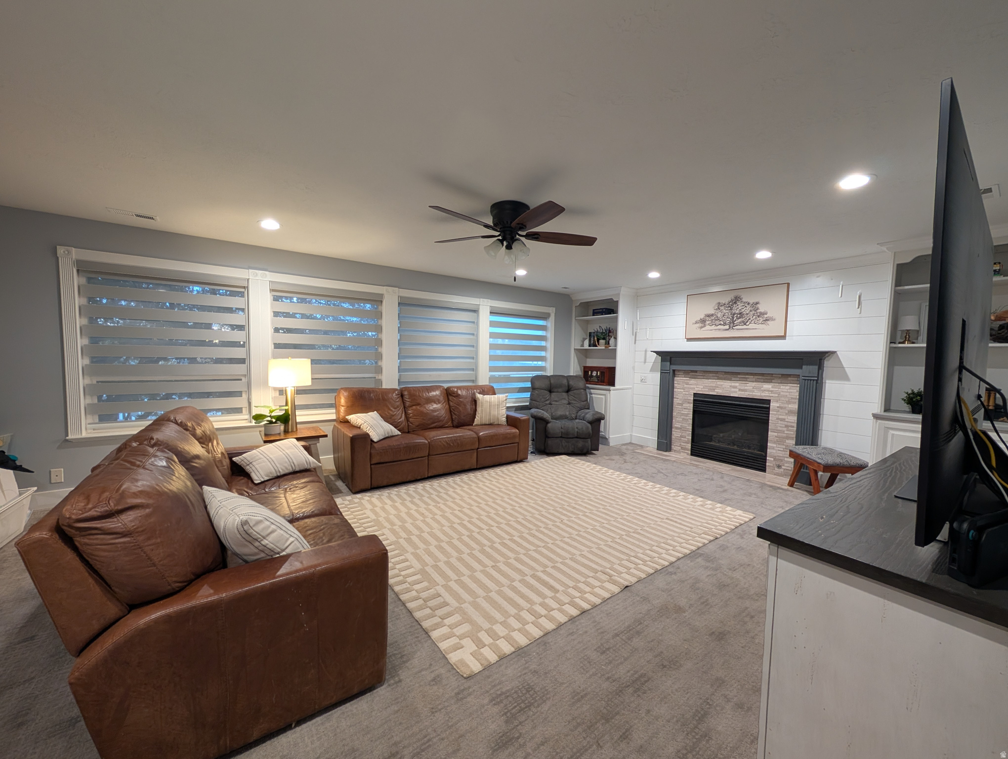 937 RAINBOW DR