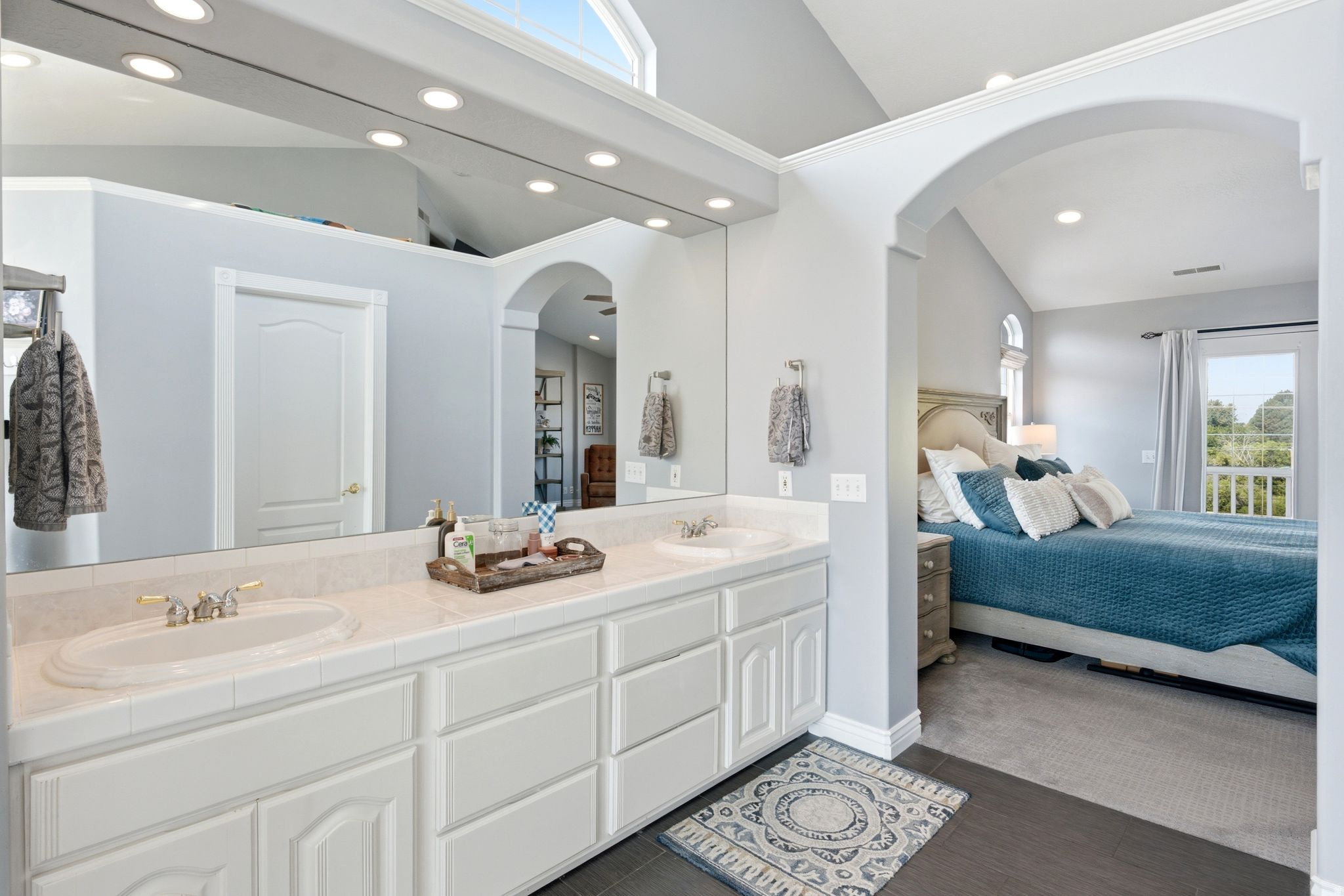 937 RAINBOW DR