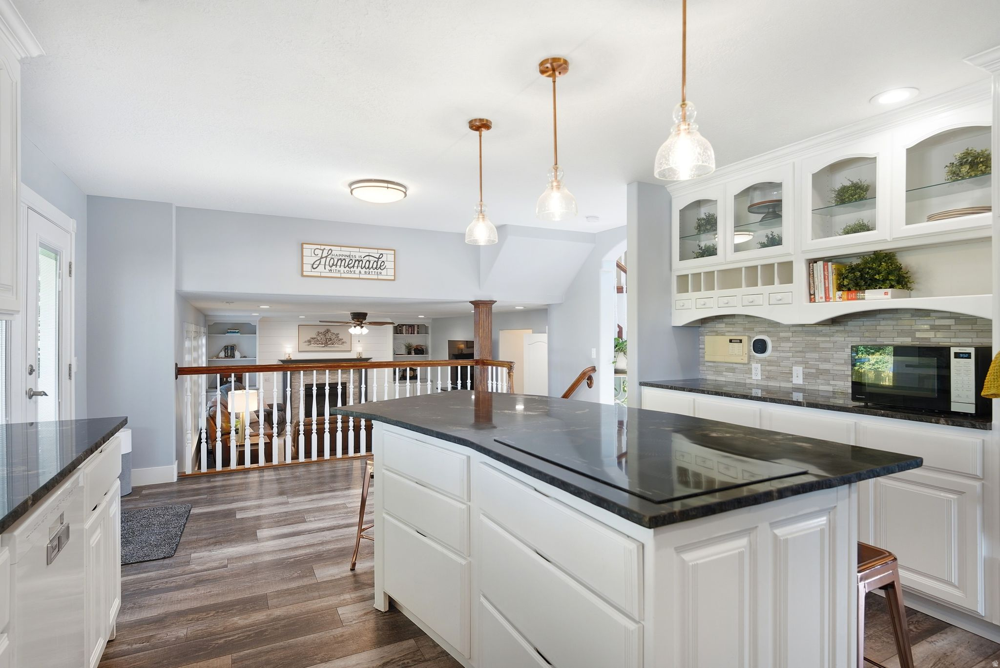 937 RAINBOW DR