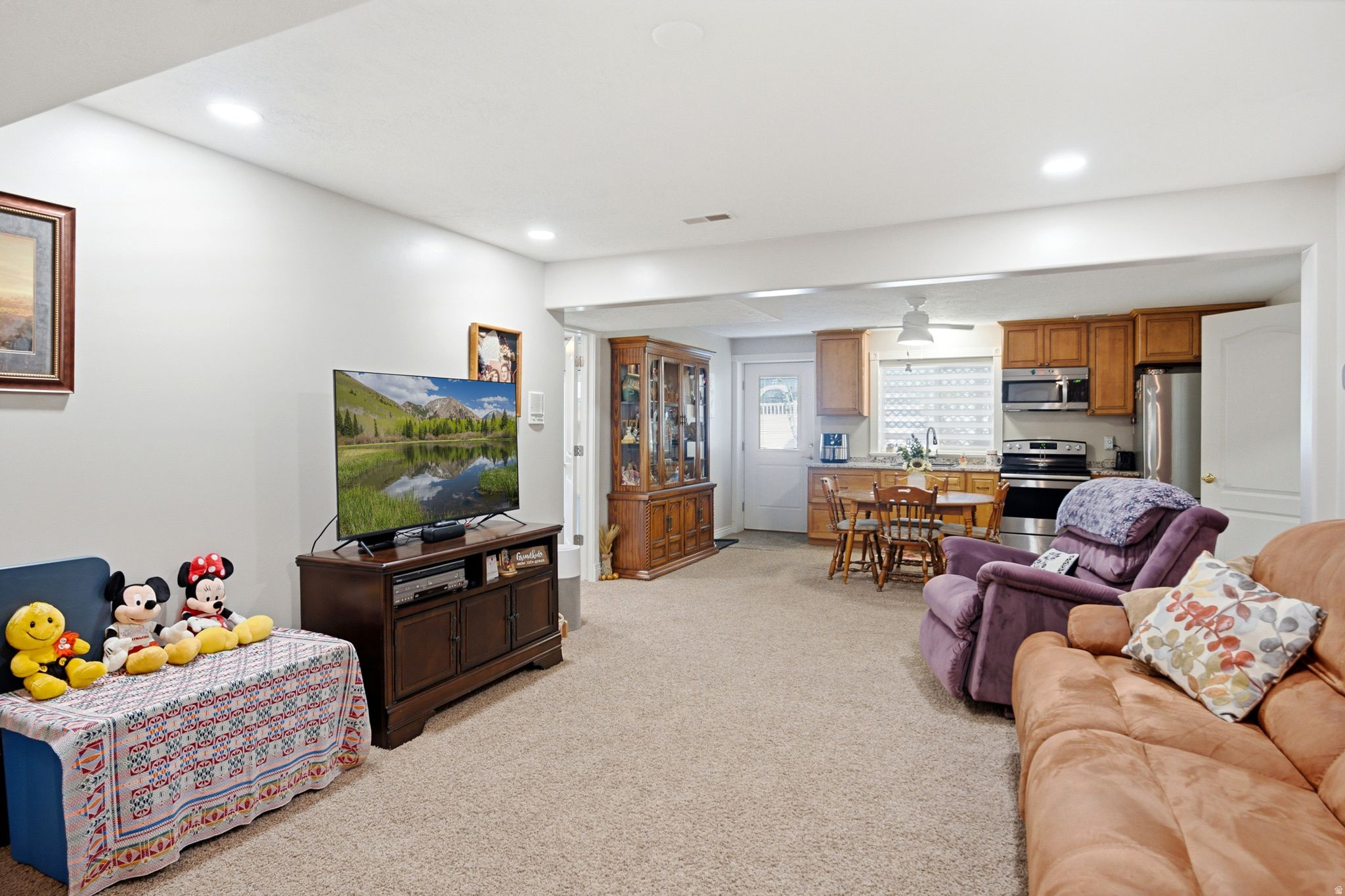 937 RAINBOW DR