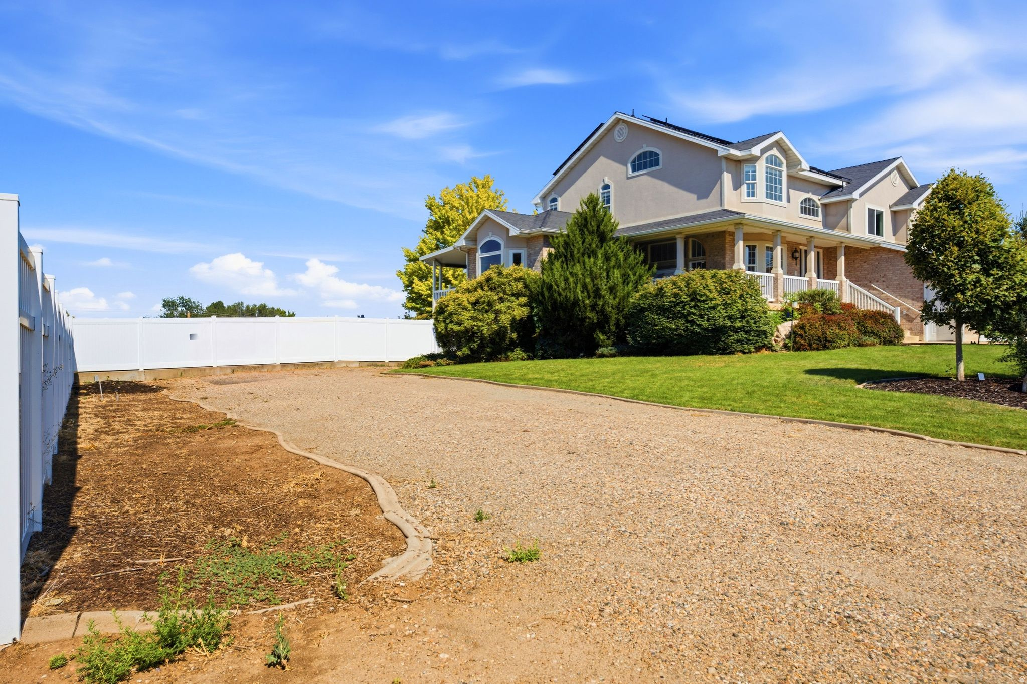 937 RAINBOW DR