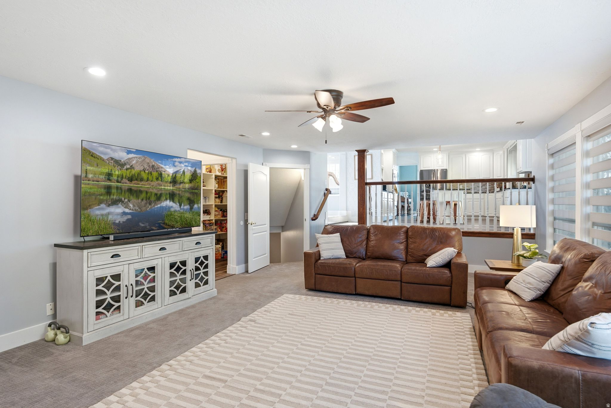 937 RAINBOW DR