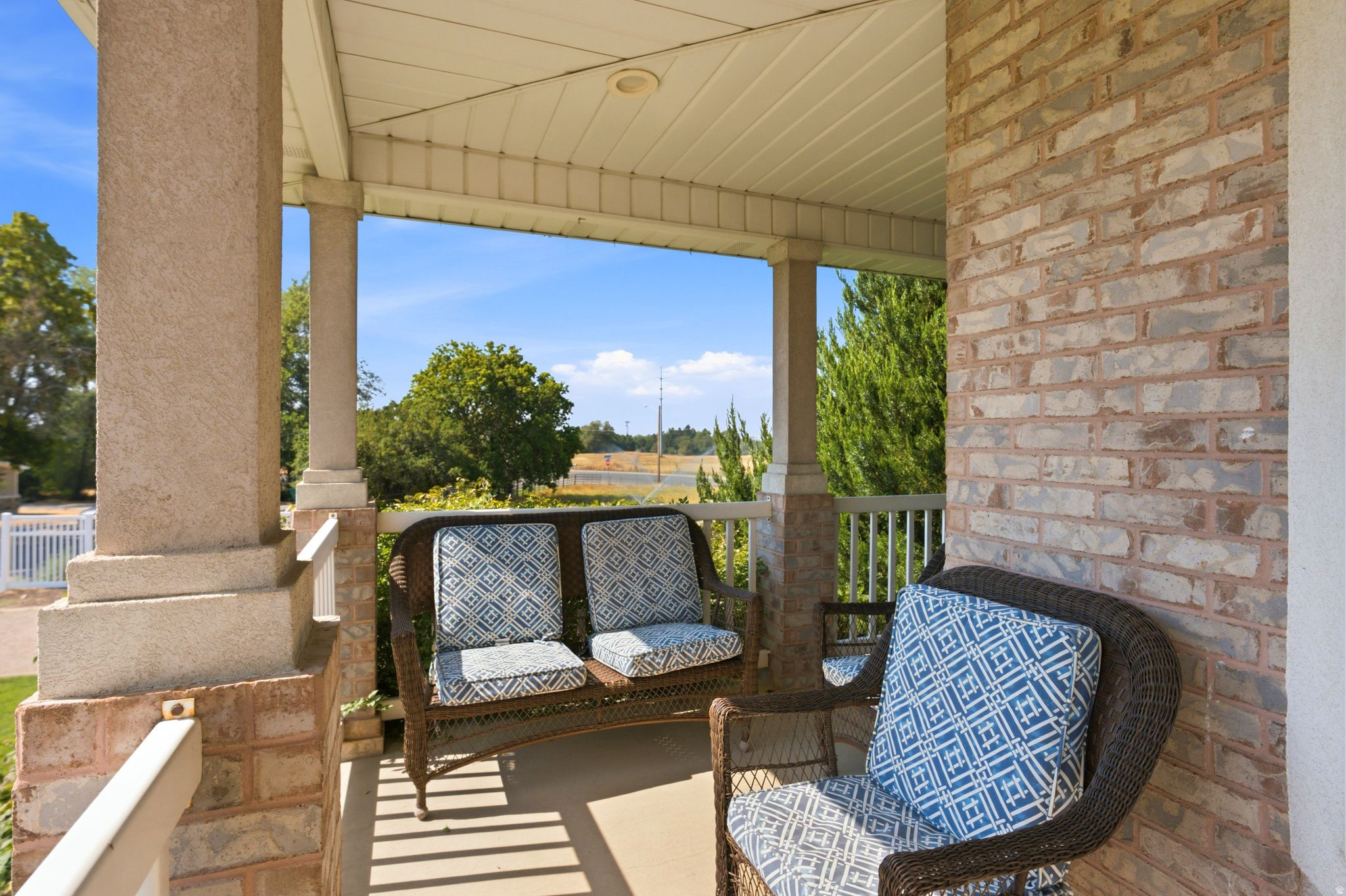 937 RAINBOW DR