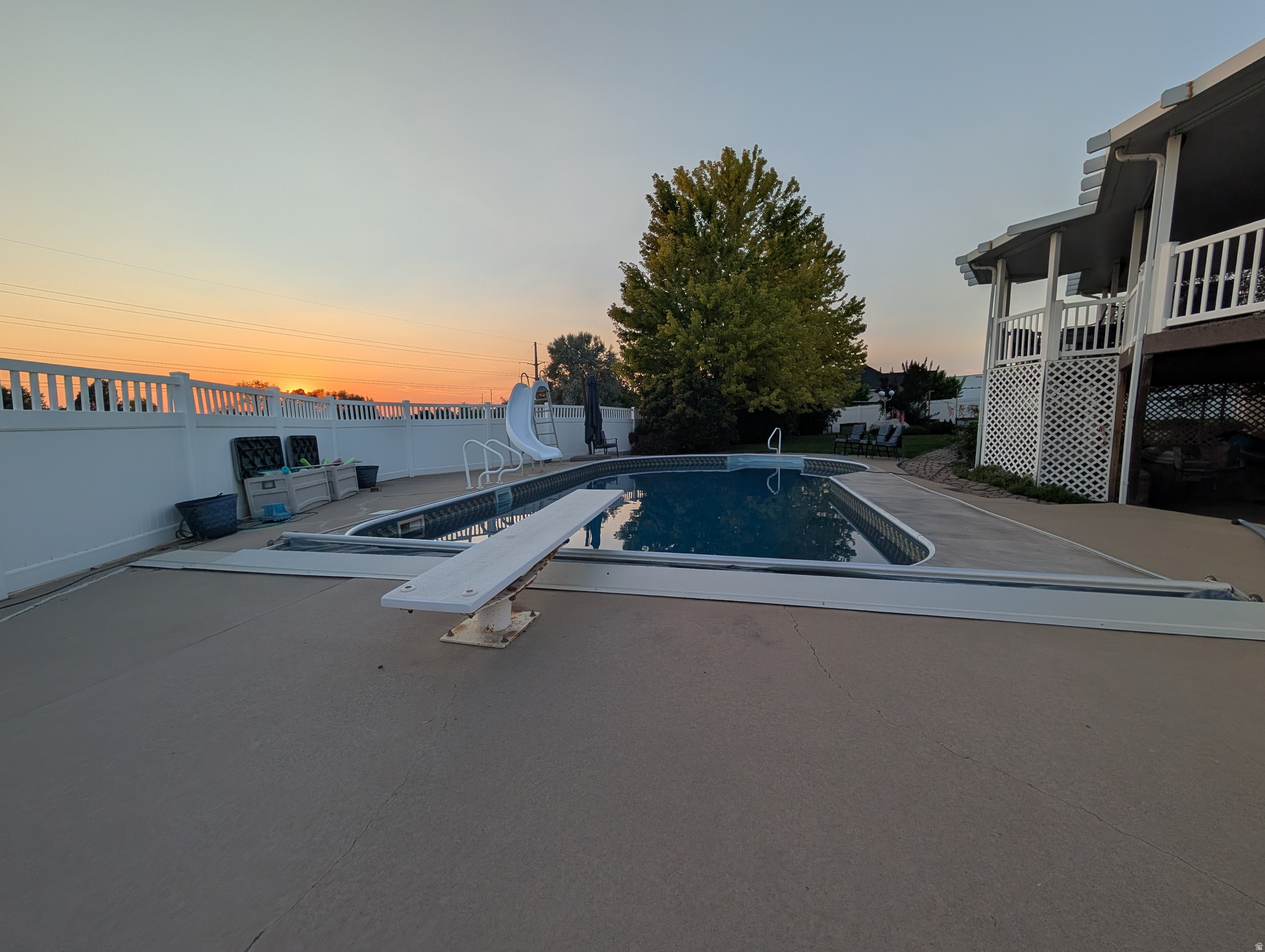 937 RAINBOW DR